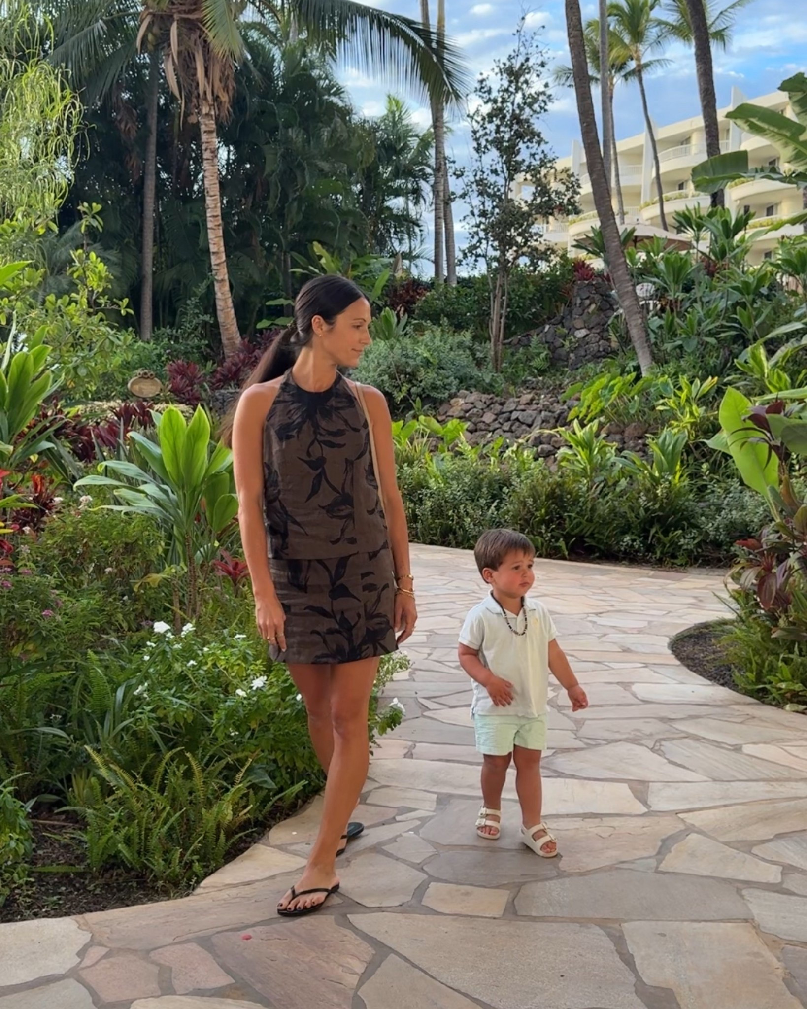 Hawaii trip subtle floral set - I got a size 2 could have sized down 