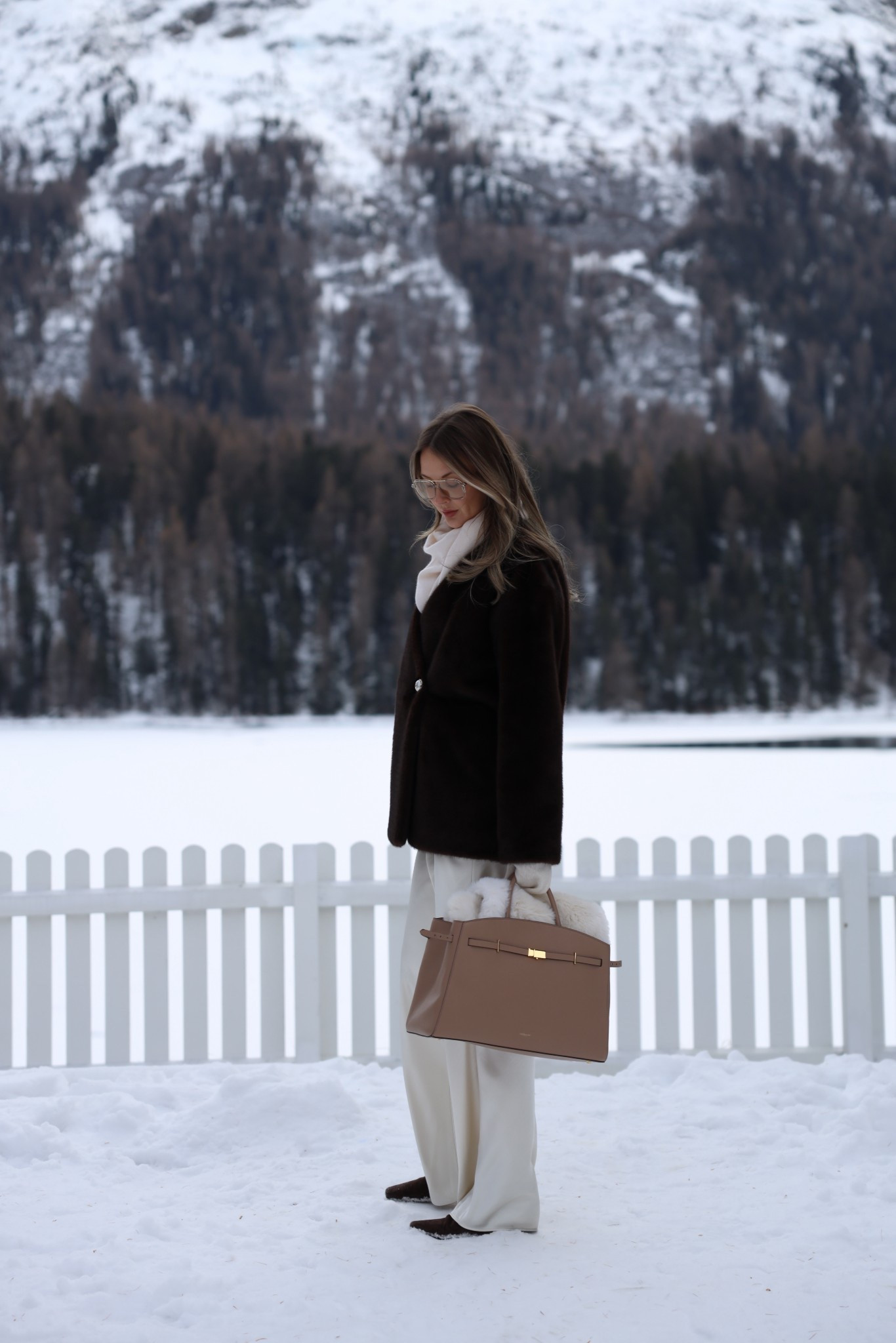 St moritz
Apres ski outfits
Faux fur jackett