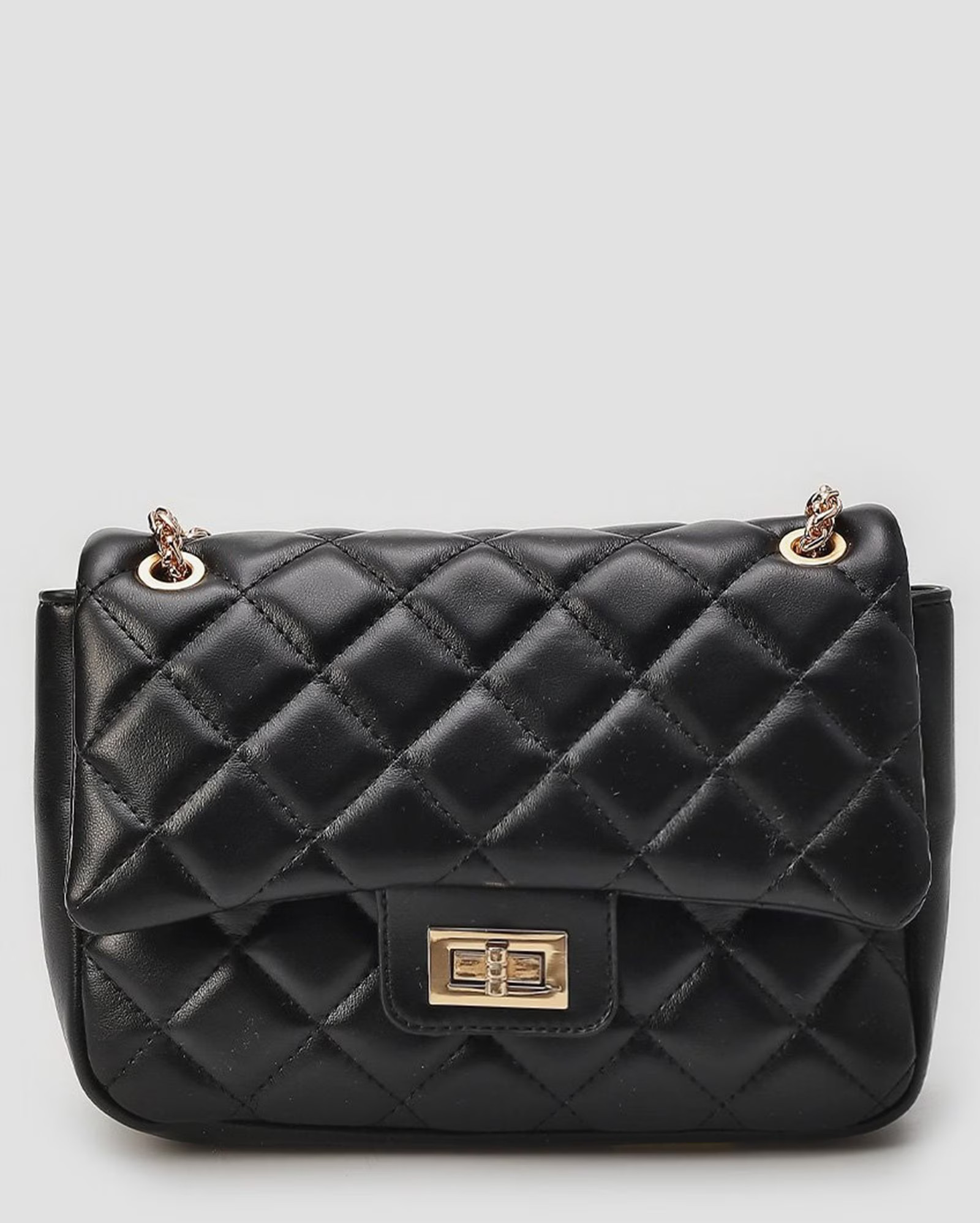 Bolsa shoulder matelassê com aba e alça de corrente preta | Accessori by Riachuelo | Riachuelo (BR)