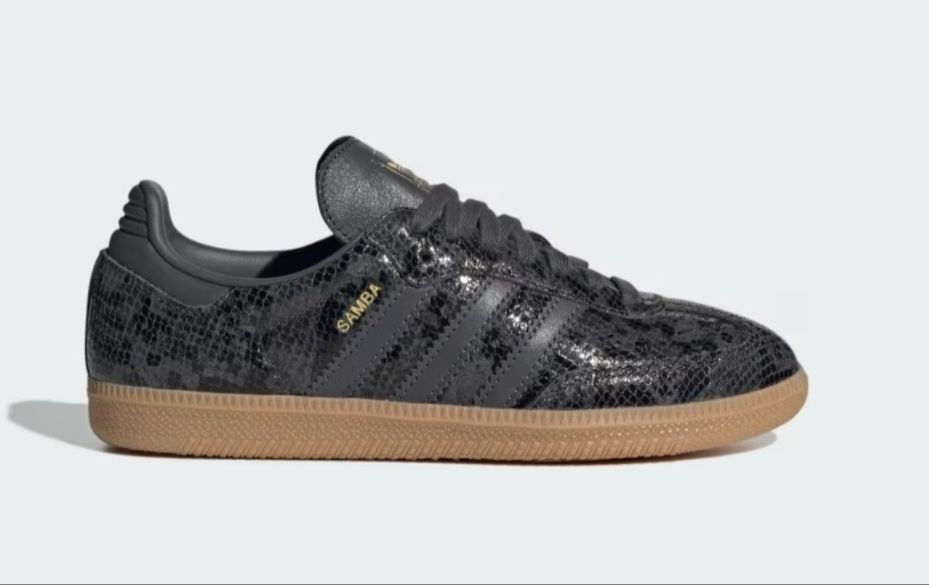 Black Snakeskin Sambas

#LTKActive #LTKShoeCrush