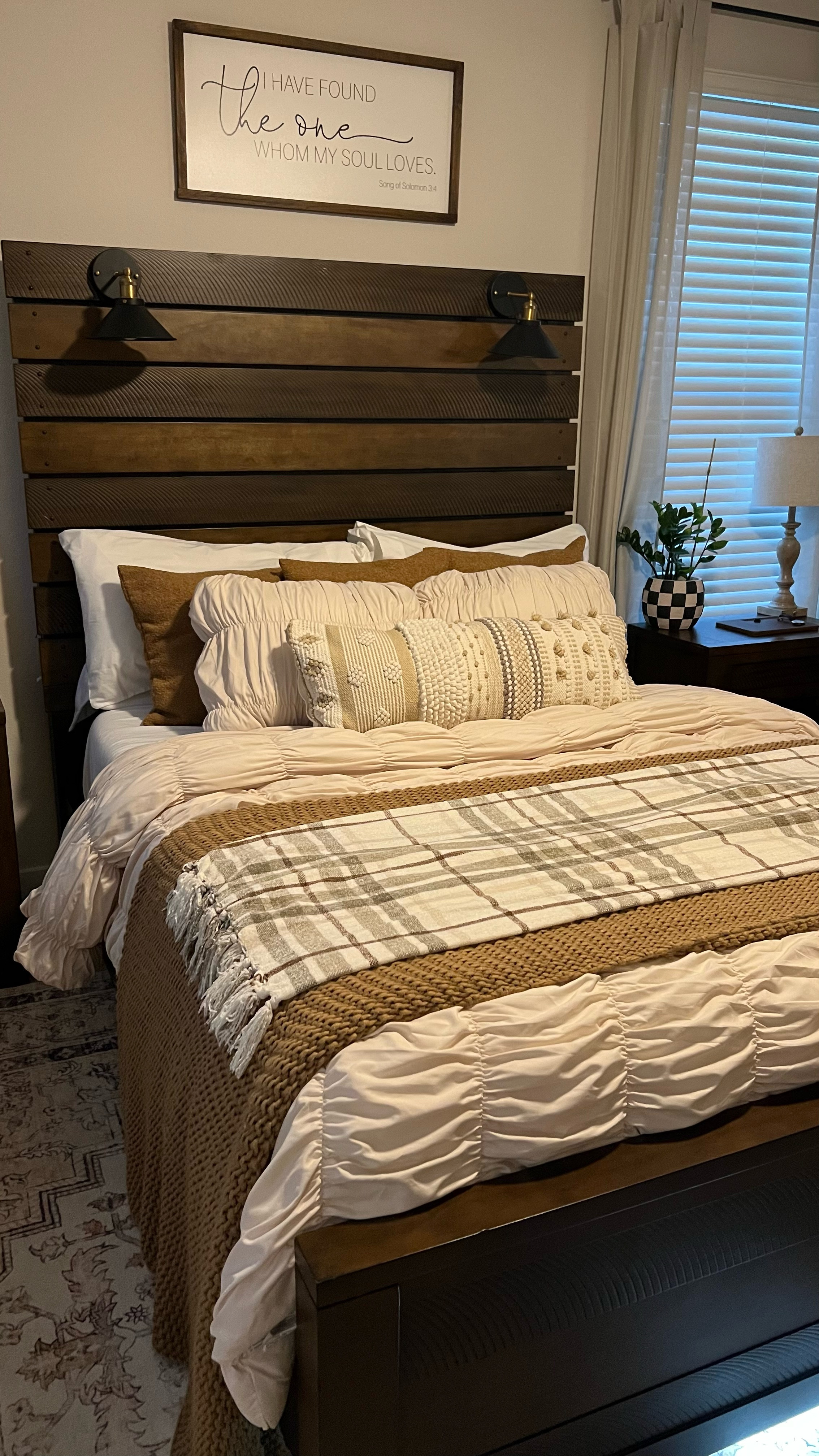 The icing on the cake?—this comforter set!🛏️ It makes our master bedroom feel so cozy and it’s perfectly lightweight for Spring/Summer!🫶🏼
.
.
#bedroom #masterbedroomdecor #springdecor #apartmentdecor #apartmentherapy #springbedding