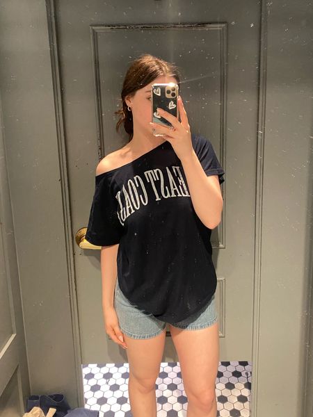 Casual Hollister outfit!

Sizing:
- top runs very oversized, wearing a Xs and it’s still baggy
- size down in shorts if inbetween, wearing a 0

Jean shorts / denim shorts / Hollister shorts / Hollister / off the shoulder top / Summer Trends / Summer Tops / Summer Travel Outfit / Summer Vacation Outfits / Summer Vacation / Casual Summer Outfits / Summer Palette / Summer Outfits / Summer Outfits Teens / Summer Outfits Womens / Summer Outfits 2024 / Summer Looks / Summer Must Haves / Summer Outfits / Summer In Italy / Italian Summer / Summer Casual / Summer Clothing / Summer Essentials / Summer Europe / Summer Shirts / Summer Styles / Summer Shorts / college fashion / college outfits / college class outfits / college fits / college girl / college style / Neutral fashion / neutral outfit /  Clean girl aesthetic / clean girl outfit / Pinterest aesthetic / Pinterest outfit / that girl outfit / that girl aesthetic / vanilla girl / 


#LTKFindsUnder100 #LTKSeasonal #LTKFindsUnder50