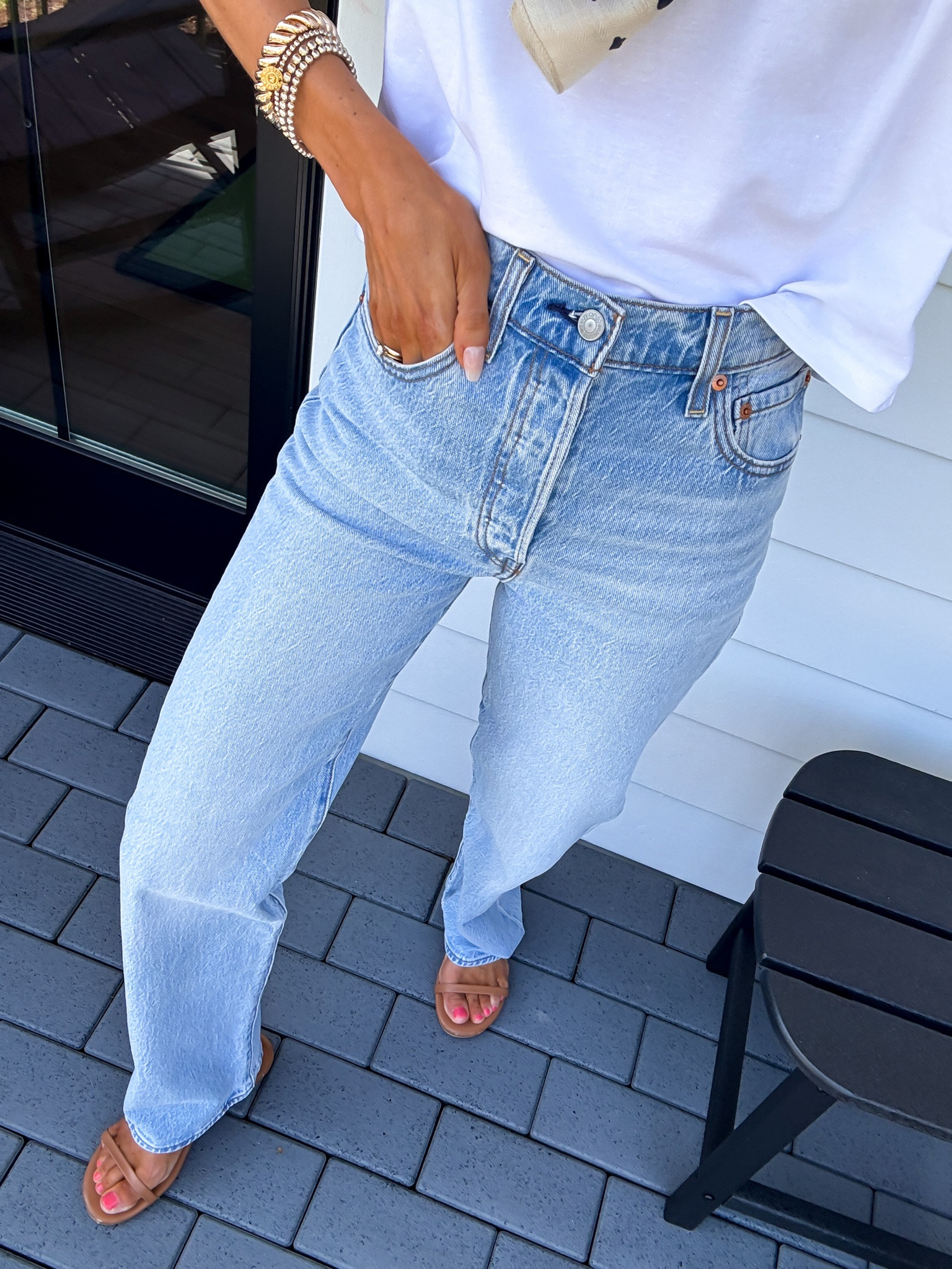 Capsule t-shirt that’s easy to front tuck - wearing a small. Jeans fit true to size. I’m wearing a 25

#LTKgrwm #LTKdayinmylife #LTKootd