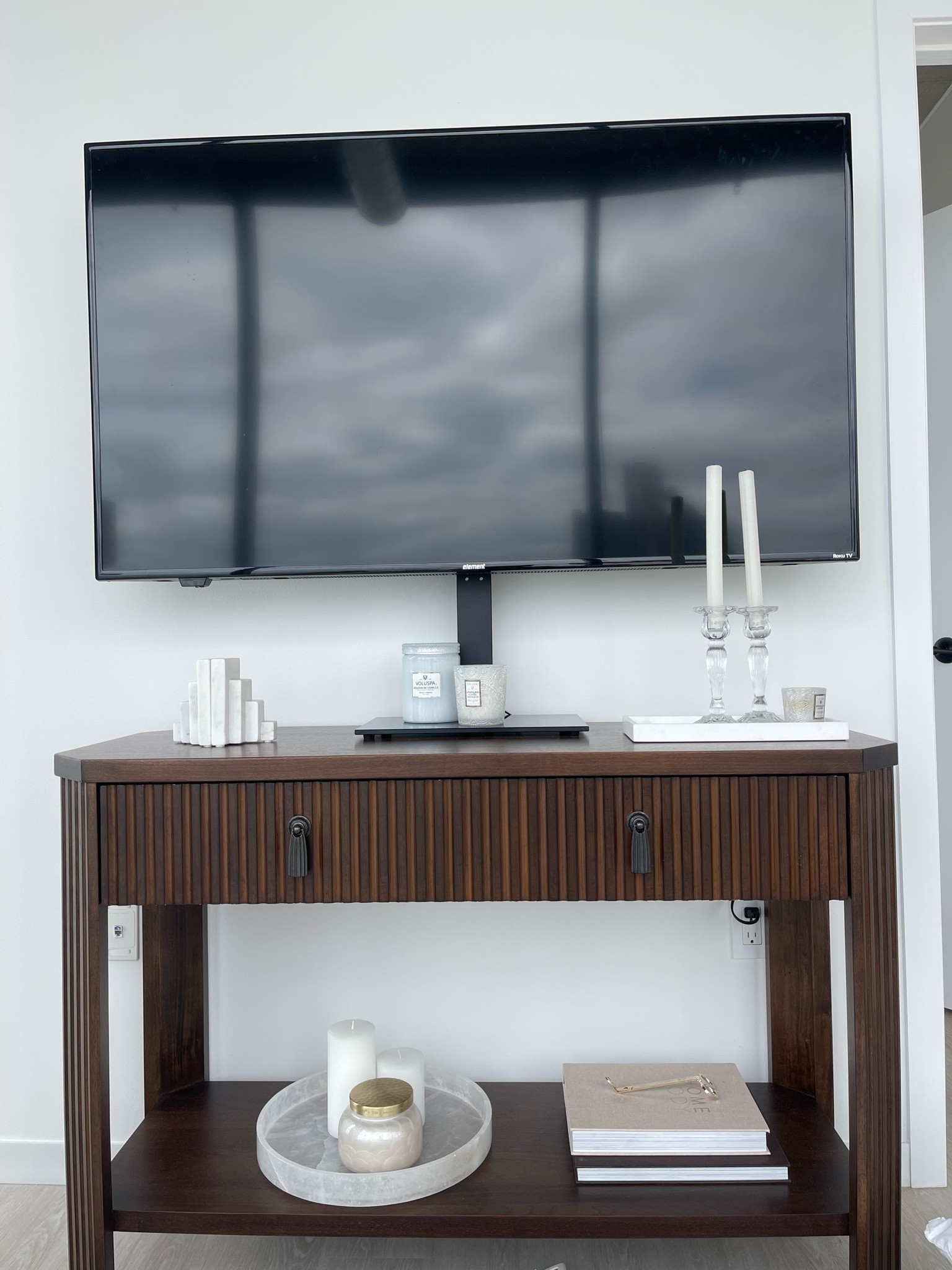 This has been one of my favorite purchases to date. This fluted console gives luxury at a really great price point! I couldn’t be more obsessed! #affordableconsole

#LTKStyleTip #LTKHome