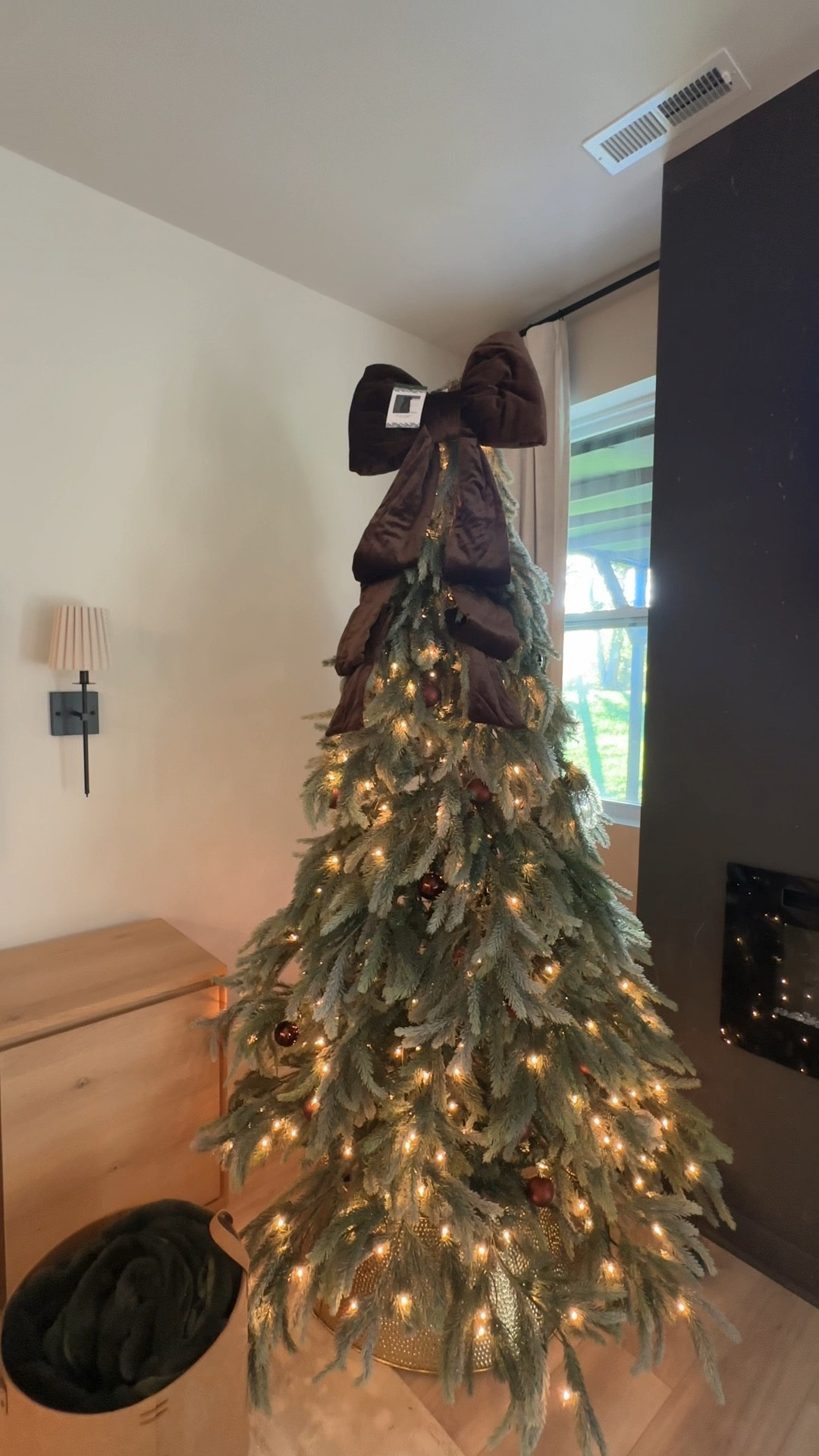 This is a great alternative to the Anthropologie Christmas tree bow that’s triple the price  

#LTKFindsUnder50 #LTKSeasonal #LTKHoliday