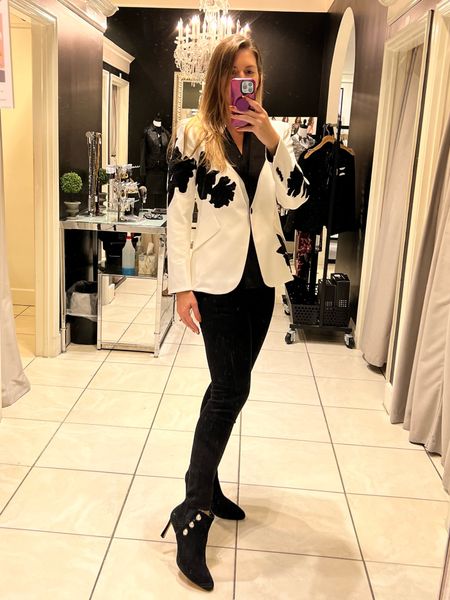 Want to make a statement in black and white? This blazer will knock your look right out of the park! The appliqués are stunning 🥰 These high waisted skinny jeans are a fab fit too!

Both run TTS. I’m wearing a size 6 in both.

#LTKHoliday #LTKworkwear #LTKSeasonal