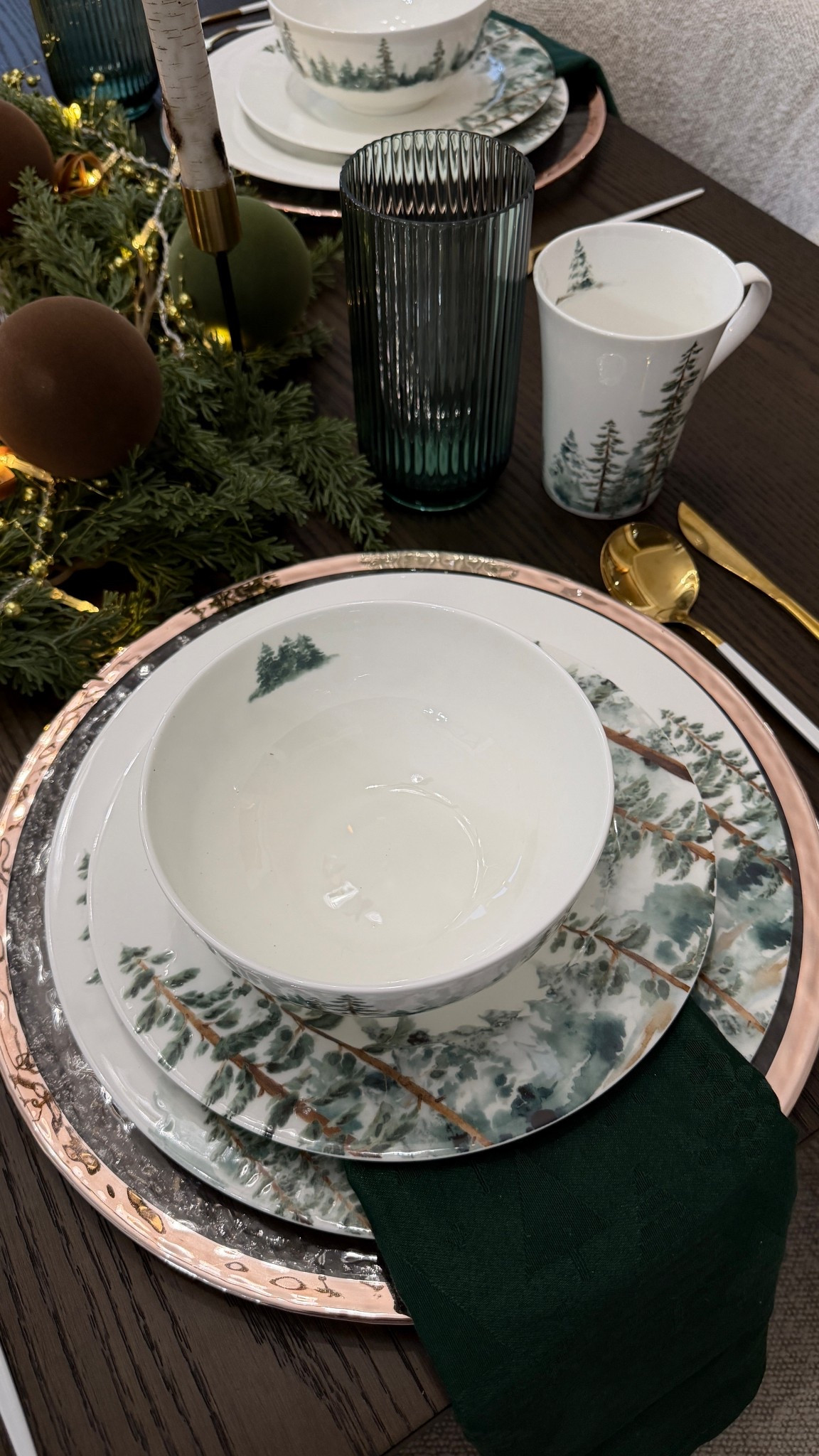 I created a simple yet elevated tablescape all from @wayfair
Wayfair truly has everything you need ; from garlands and wreaths to rugs, furniture, and dinnerware to get your home holiday-ready. And the best part? Fast shipping just in time for the season! #WayfairPartner #ad #Wayfair 

#LTKHoliday #LTKSaleAlert #LTKSeasonal