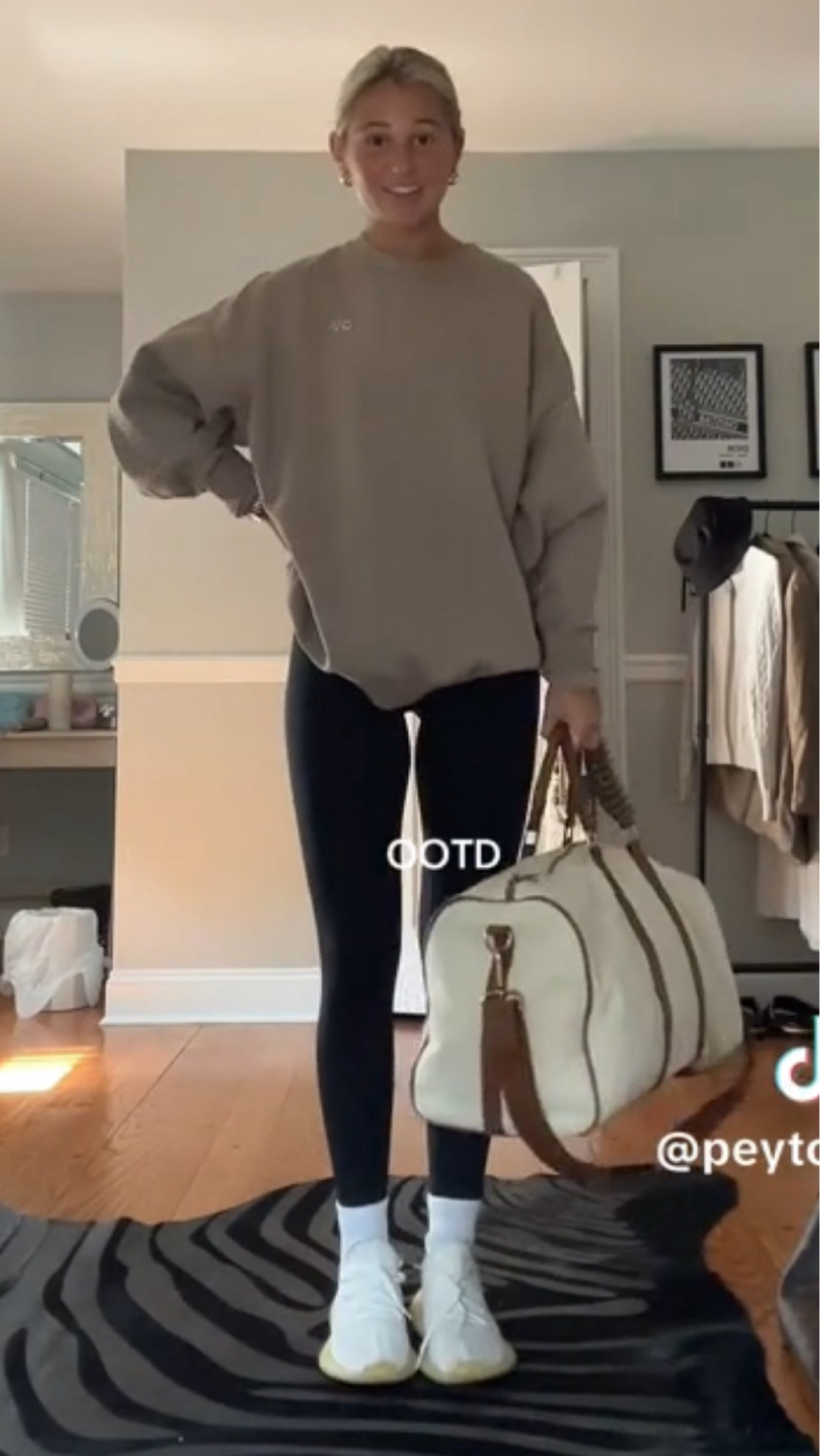 Comfy Alo travel outfit 🚂
Sweatshirt L
Leggings S
Duffel Bag Brandy Melville

#LTKActive #LTKSeasonal #LTKFitness