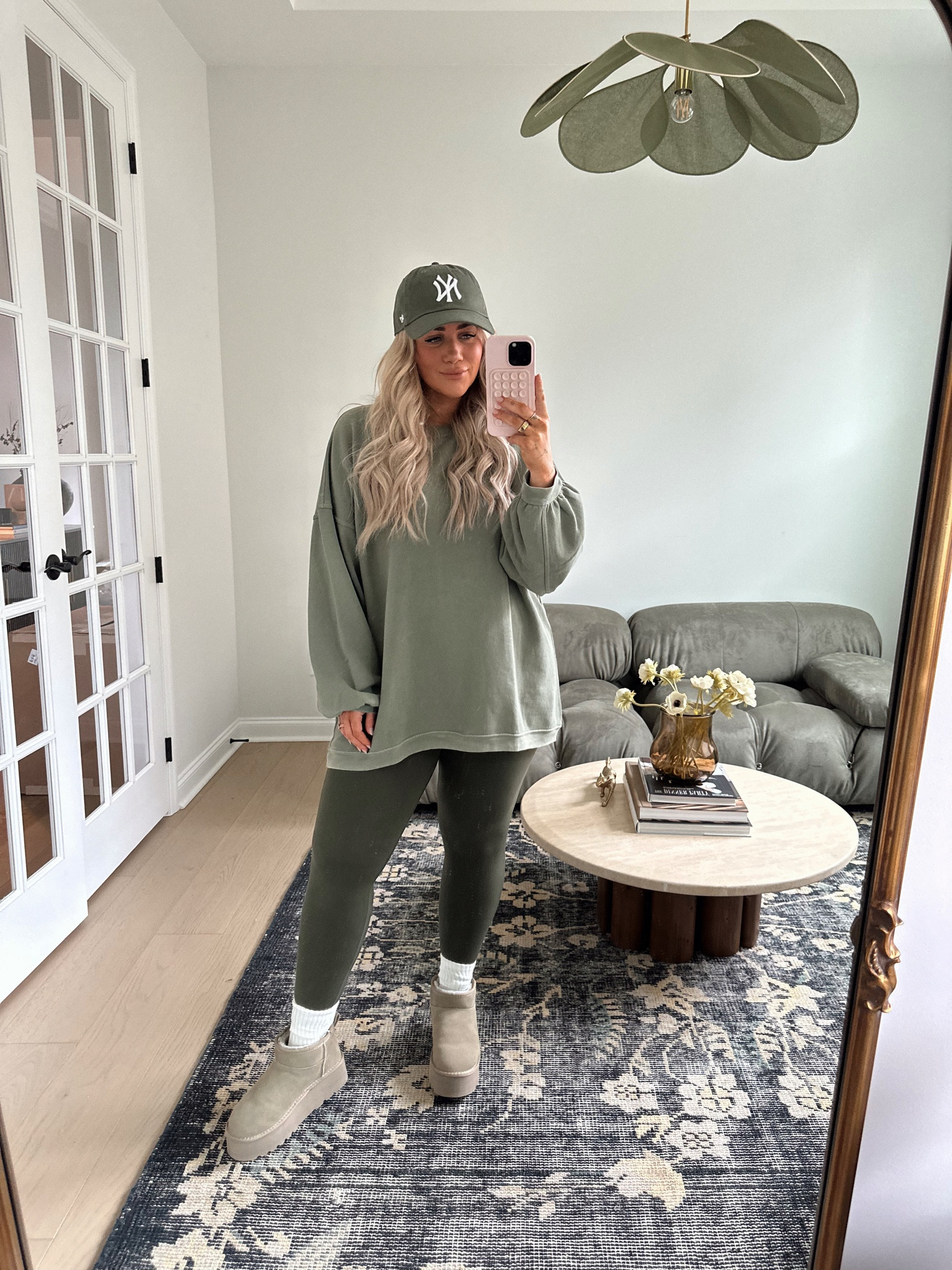Cute & comfy on the go fit! 🤍 

Top // large 
Leggings // large 

#aeriereal #midsize #midsizestyle 