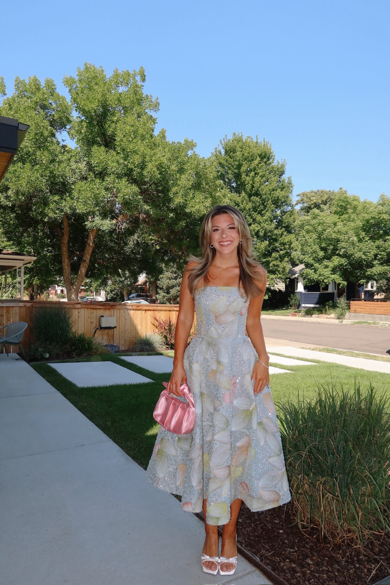 Helsi strapless floral wedding guest formal event dress

Revolve code: tulip
Electric picks code: emerson20

I always size down one in helsi dresses

Wedding guest
Formal event
Metallic dress
Strapless
Midi dress
Floral dress
Black tie
Special occasion
Fall event

#LTKStyleTip #LTKParties #LTKWedding