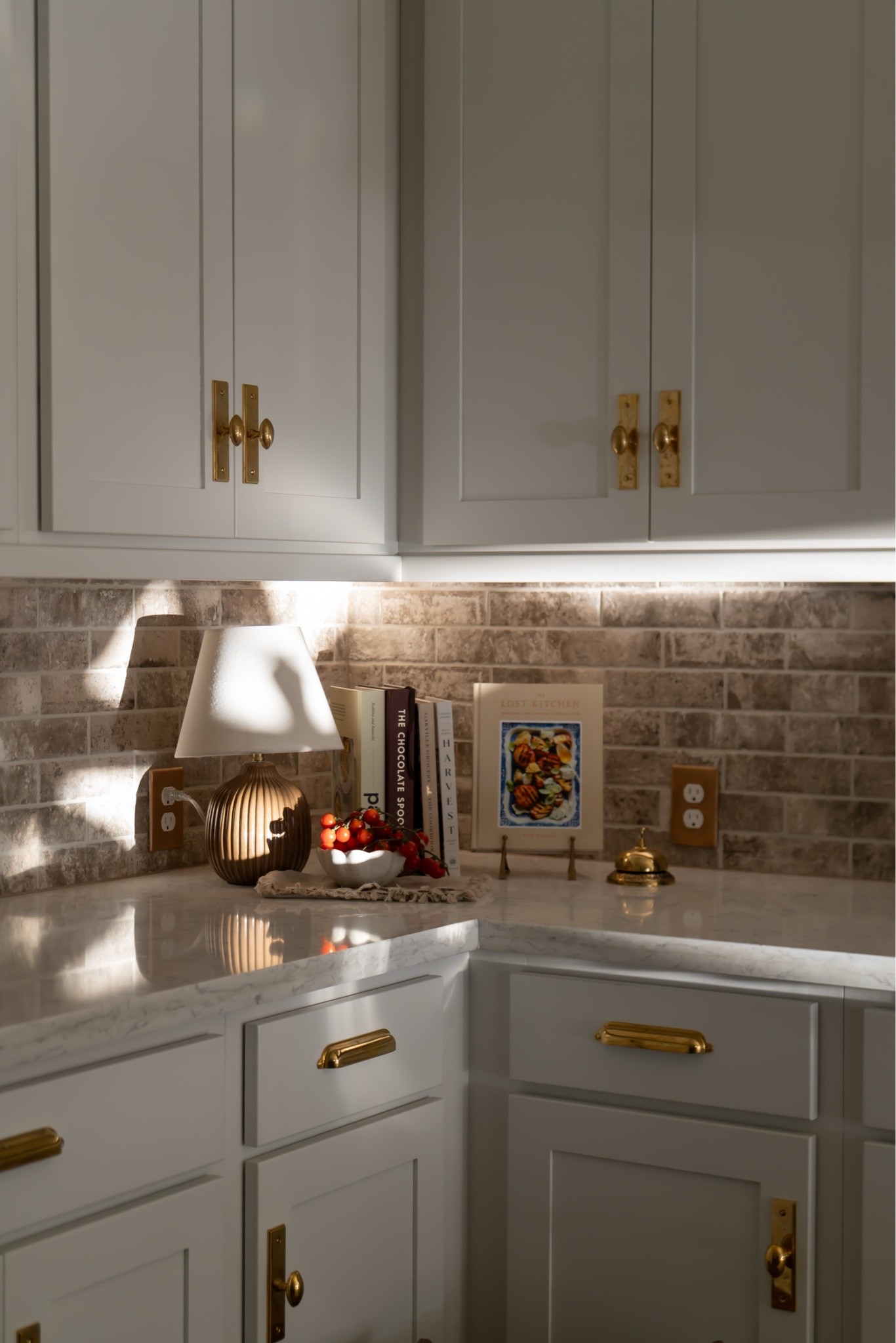 Cozy kitchen corner styling 🤎✨

#LTKHome #LTKSaleAlert #LTKSeasonal