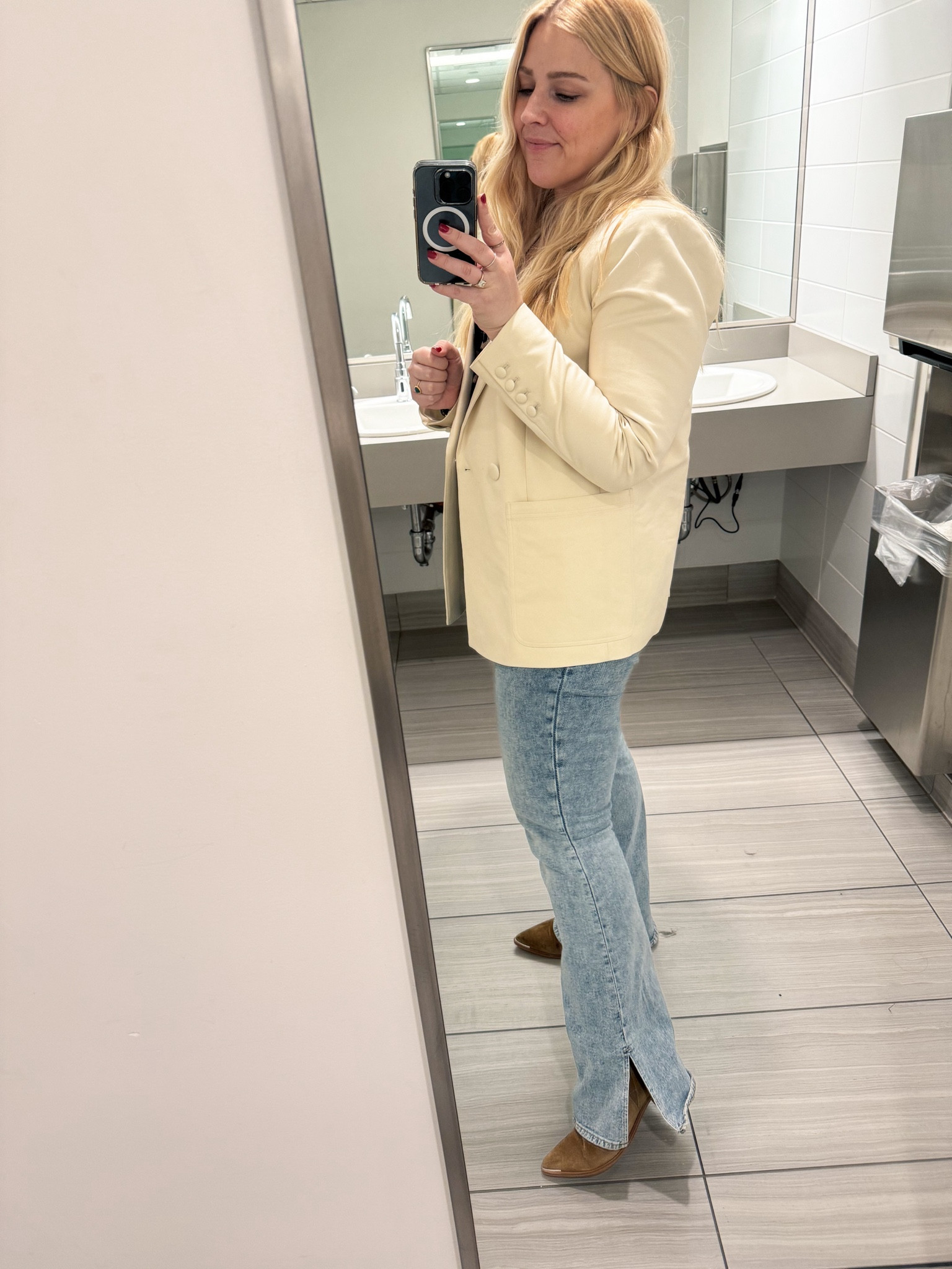 Split Hem Denim: older, linked similar

Blazer: Good American, linked similar 

Shoes: Marc fisher, linked exact 

#LTKshoecrush