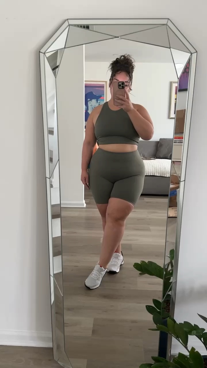 Amazon once again wins for some of the best activewear I’ve used! They always hit and this comes separately but a two pack each! 🙌🏻✨

#LTKfitness #LTKmidsize #LTKcurves