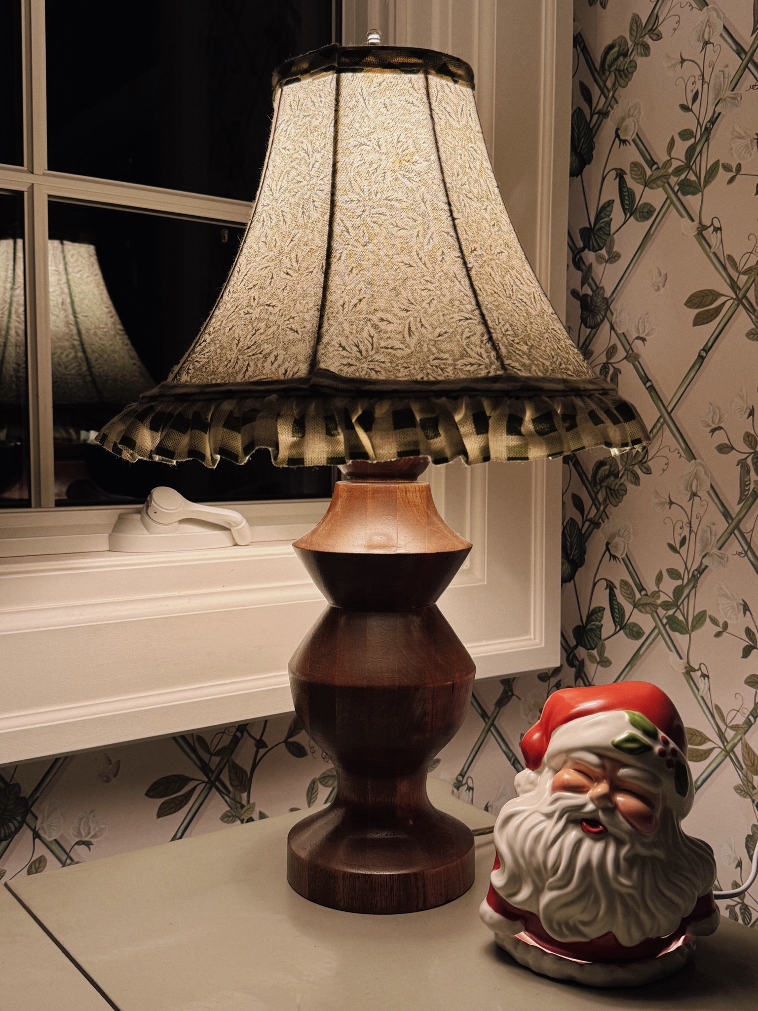 Favorite Walmart find this week: a Santa wax melt warmer & night light 🥹🎅🏼🎄 smells so yummy in here & this is the boost of seratonin I didn’t know I needed. 

#LTKHoliday #LTKSeasonal #LTKHome