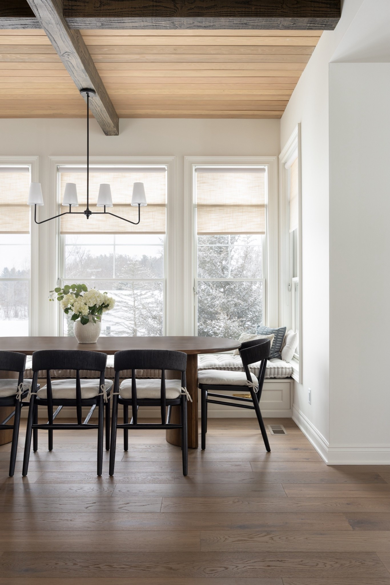 This Lakehouse was a dream to work on with its high ceilings, tons of natural light, and a natural color palette.  Check out the specifications for your own project!

Paint: Benjamin Moore- White Dove
Floor:  Reward Flooring- Costa European Oak Testa

Architect: KJM Design Studio
Interiors: Triscape Architects
Builder: Arbor Custom Homes
Photography:  @kbphotographyinteriors 


