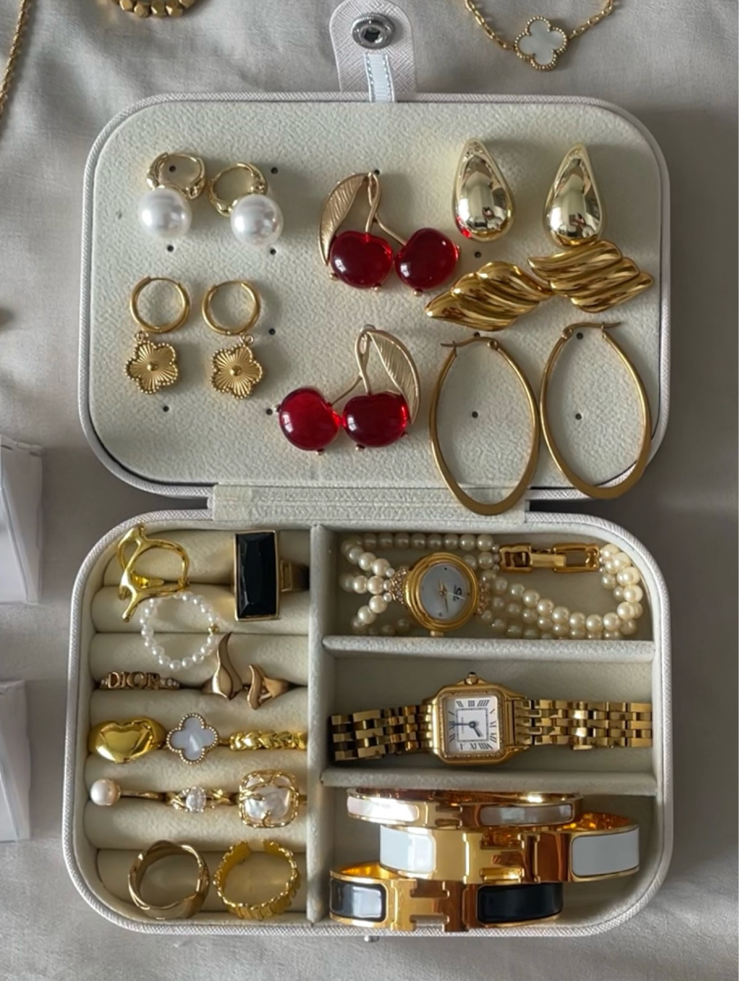 Keep your jewelry organized on the go with this travel jewelry box! With its compact size, double layer design, and dedicated spaces for necklaces, earrings, and rings, it's perfect for your travel needs. Made with high-quality leather and a secure silver button, it's both stylish and functional.

#LTKTravel #LTKFindsUnder50 #LTKSummerSales