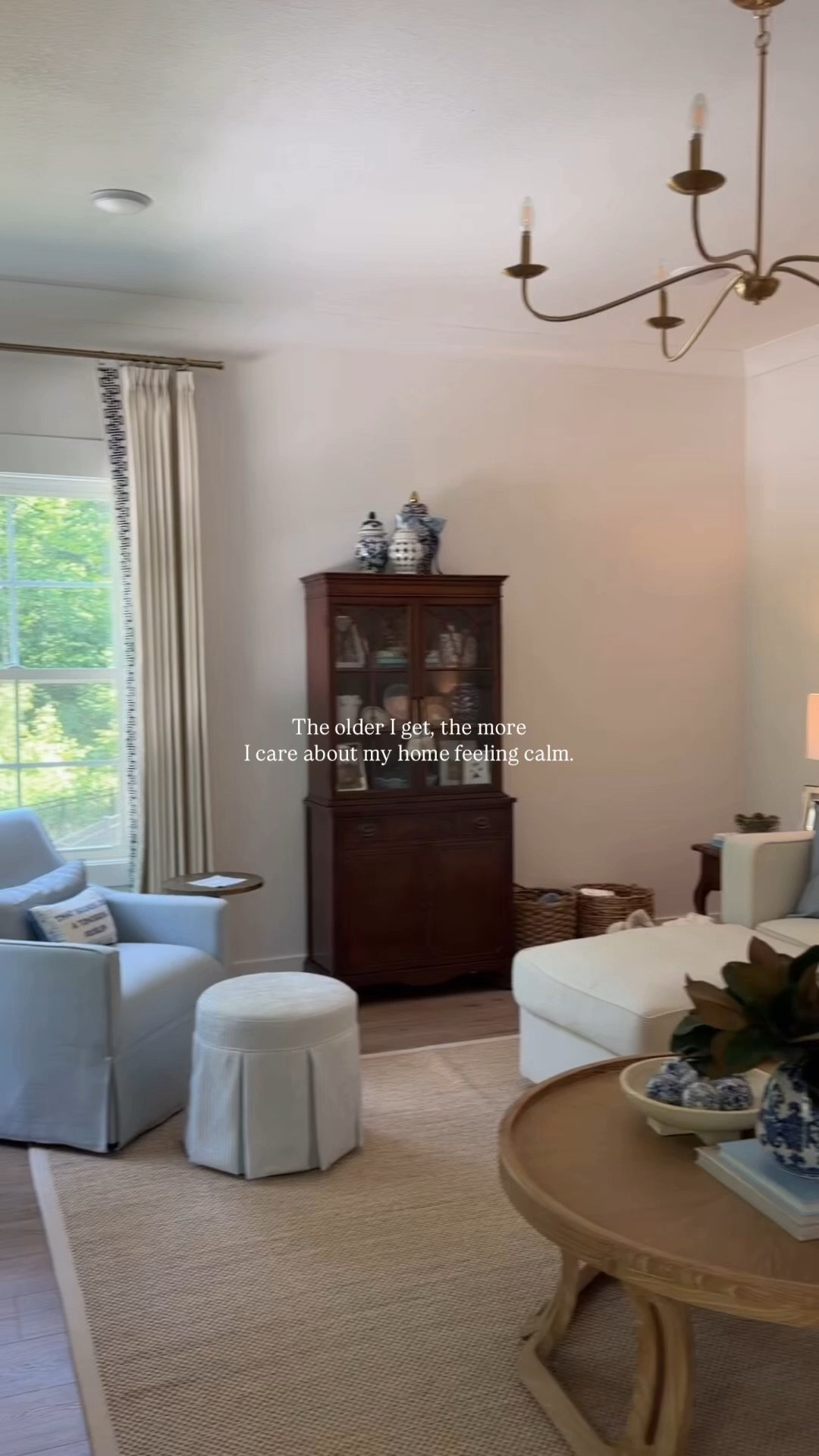 less clutter, more intention 🤍 It doesn’t have to be perfect — it just has to feel like you.

what’s one thing that makes your home feel calm? 
.
#grandmillennial
#classichome
#southernliving
#homestyling
#cozyathome

#LTKHome #LTKdayinmylife