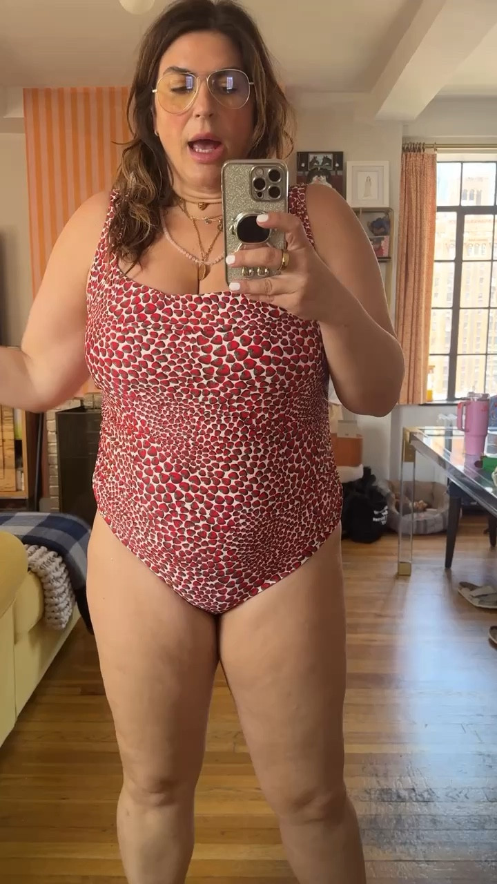 Can’t stop with the strawberries this summer 

#LTKswim #LTKplussize #LTKSeasonal