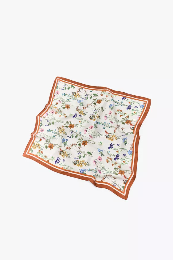 CONTRAST FLORAL PRINT SCARF | Zara Canada