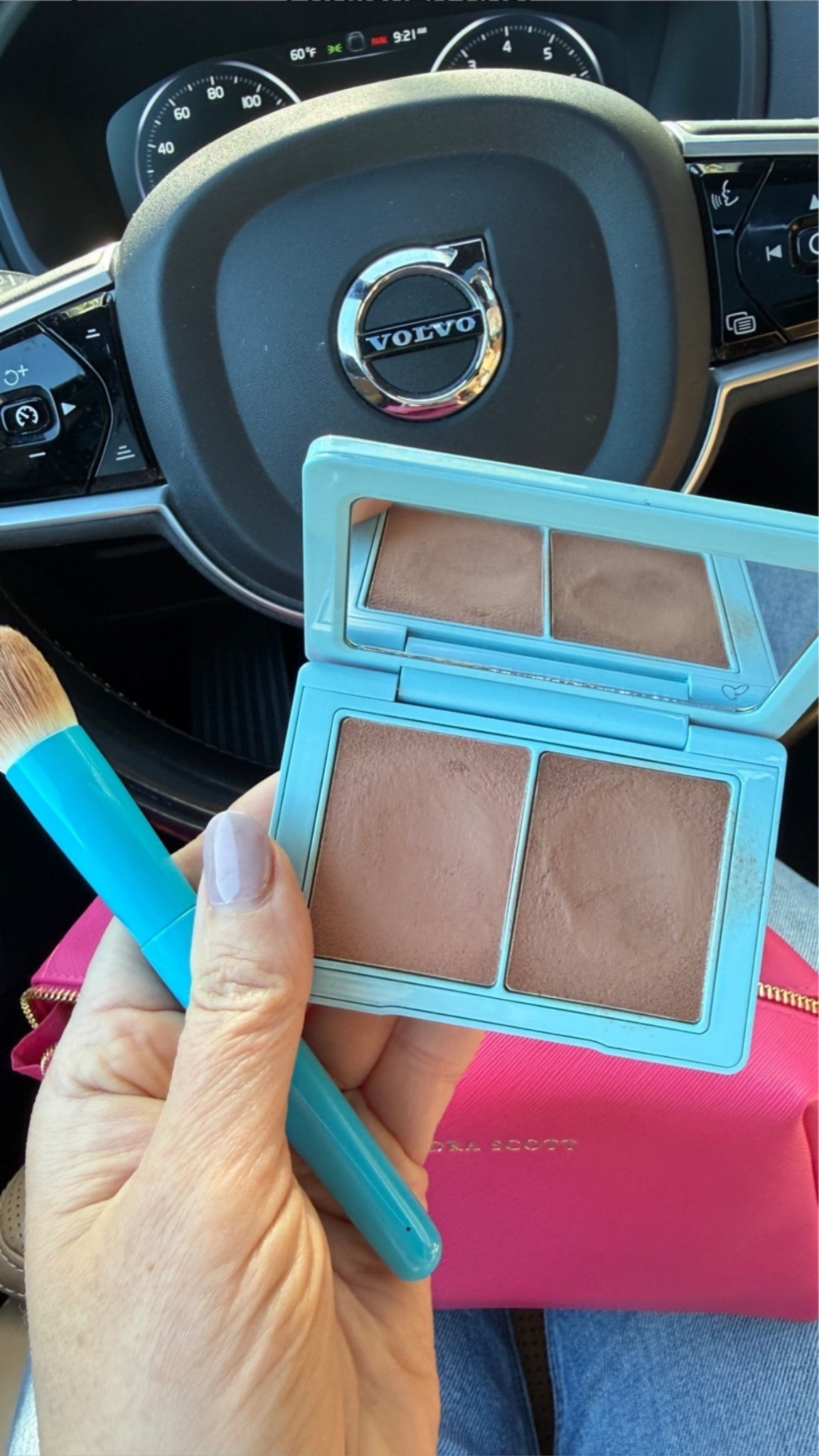 The new bronzing palette from Westman Atelier is a game changer!  Love the finish and the natural bronze colors. Glides on creamy and looks like a beautiful glow!