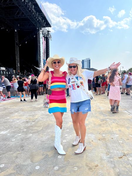 Buddy love
Country concert 
Concert looks 

#LTKtravel #LTKSeasonal #LTKsalealert