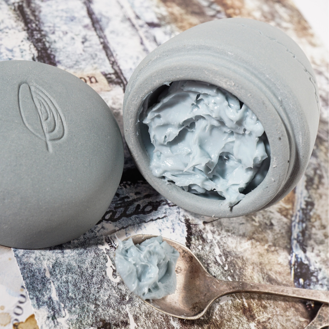 A very unique brightening and tightening plasma face mask for the face, neck, and décollé. The concept is inspired by the soft, elastic bandages, known as KINESIOLOGY TAPE with a unique elastic, three-dimensional gel-texture.
#dazzlensparkle #tighteningmask #sparitual #luxuryskincare #facialmassage#greenbeauty 

#LTKbeauty #LTKunder50 #LTKFind