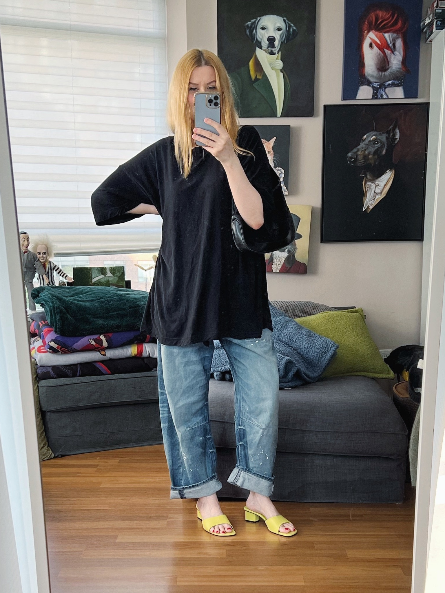 Back to basics with jeans and a t-shirt. The trick to make it not so basic is by choosing interesting cuts and styles that are reflective of your style. For me that would be oversized and slouchy. I added a bit of neon to  liven it up.
Tee is thrifted men’s about three sizes too big, and bag is vintage.
 •
#springlook  #torontostylist #StyleOver40  #secondhandFind #fashionstylist #slowfashion #FashionOver40  #MumStyle #genX #genXStyle #shopSecondhand #genXInfluencer #genXblogger #secondhandDesigner #Over40Style #40PlusStyle #Stylish40


#LTKStyleTip #LTKOver40 #LTKSeasonal