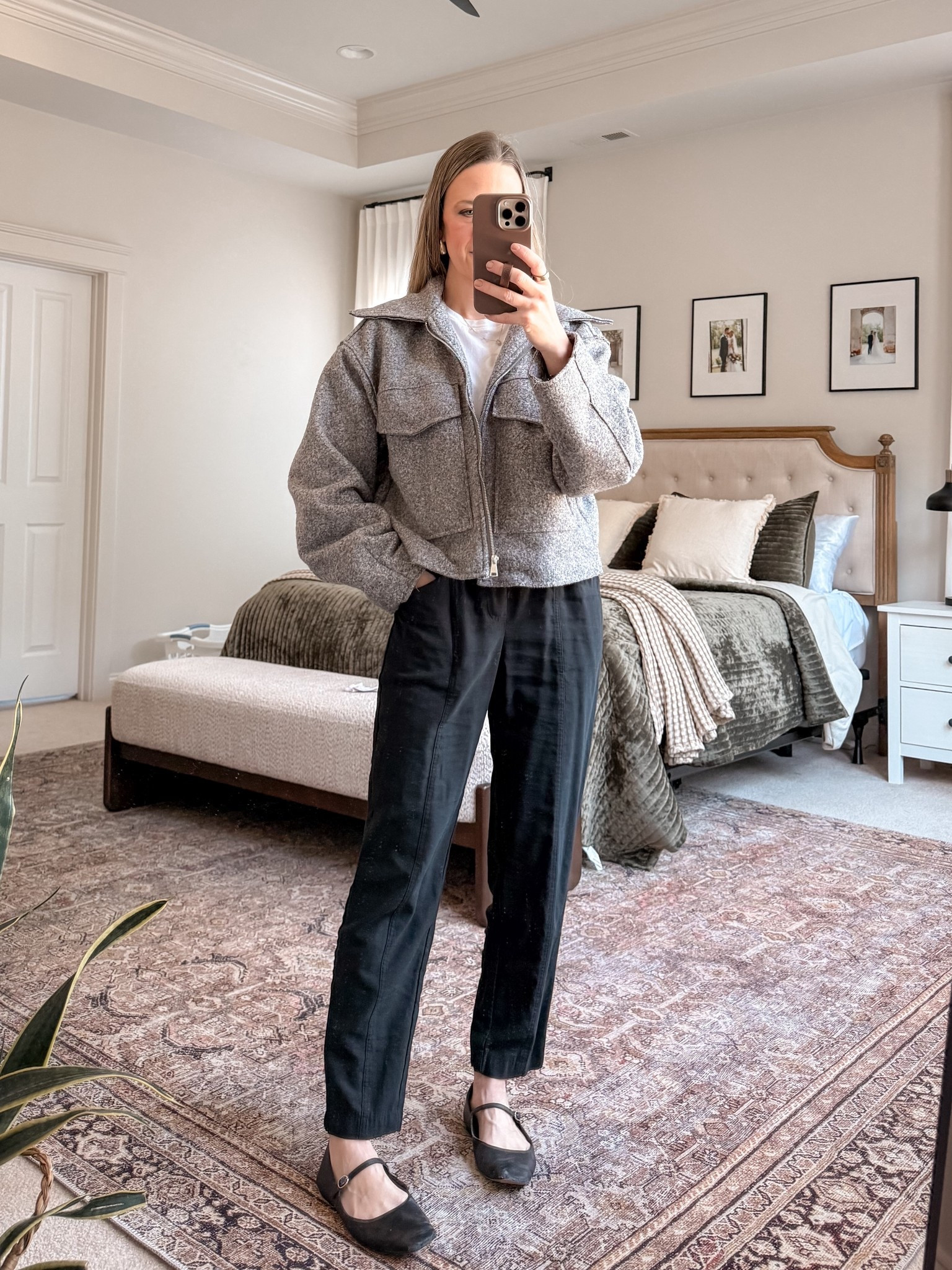 Can you believe this jacket is from Amazon? Looks and feels just like Zara 👏
I’m wearing a S — it’s structured but still comfy, the kind of piece that makes a simple tee and trousers look styled.
Pants and shoes are older, but I’m linking similar favorites that give the same effortless vibe.


#LTKmomlife #LTKootd #LTKFindsUnder50