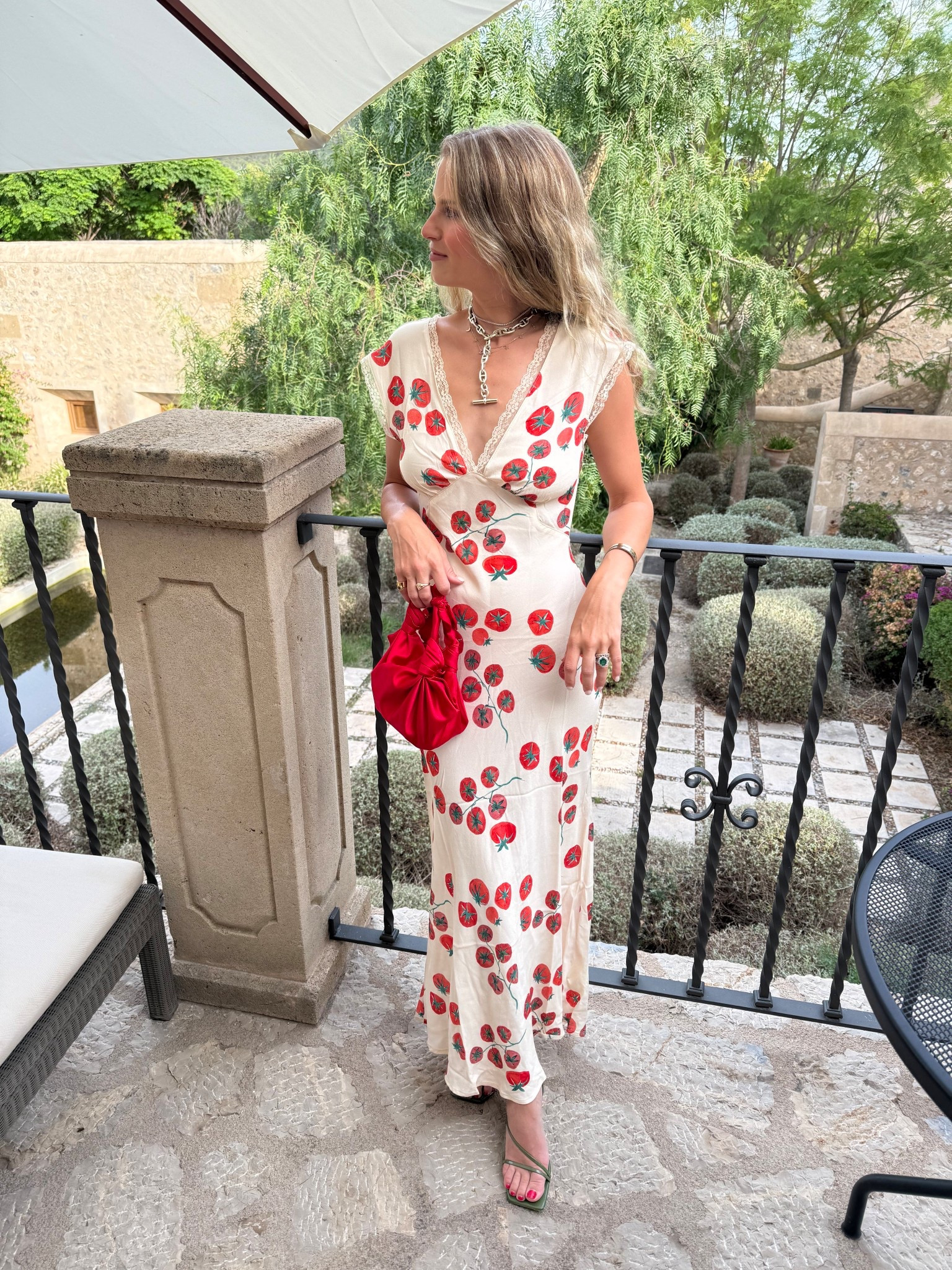 The most Spanish dress of them all. IYKYK 🍅🍞