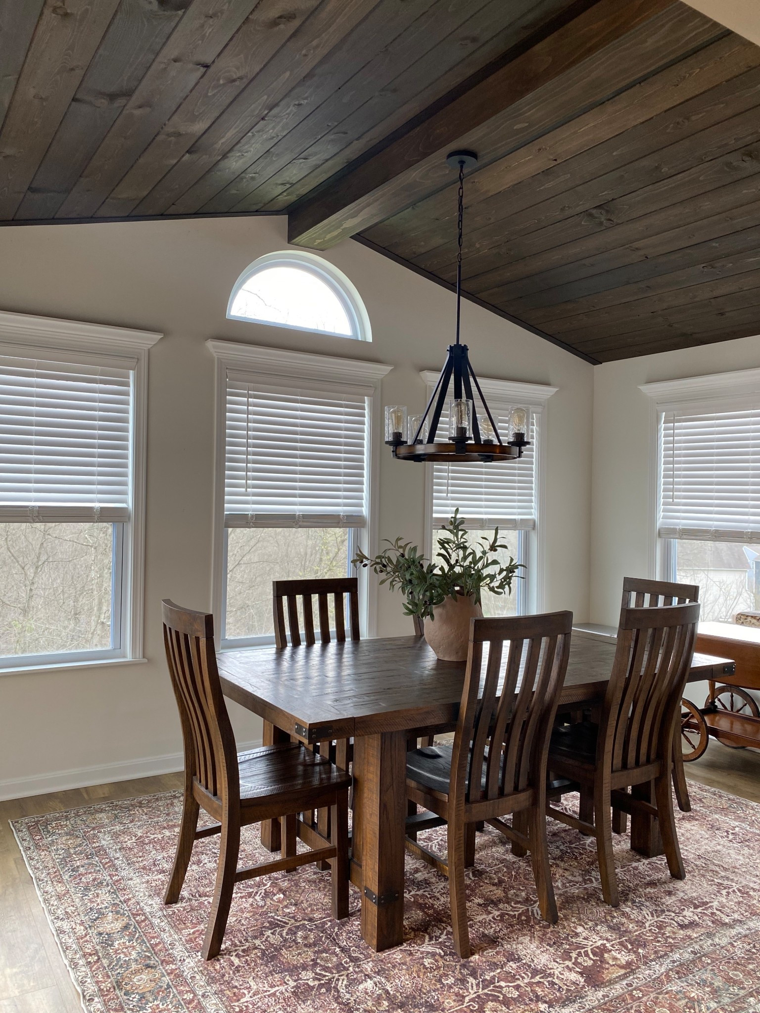 Incase you’re looking for winter to spring decor! I keep it simple in our dining room 