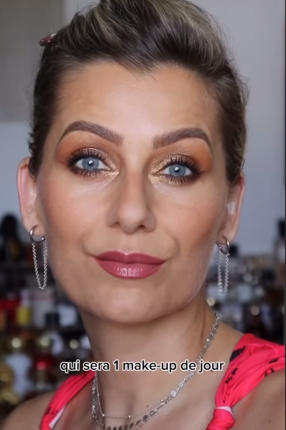 Un jour un make up

Pure Canvas primer « blurring » lauramercier, Miracle second skin « Golden Medium » maxfactor, Luminous Silk Concealer « 4.4 » armanibeauty, Real Flawless pressed powder « Translucent », lauramercier, Easy bake loose Powder « Pound cake » hudabeauty, Soft matte Powder « High » narsissist, Vision flush « Tiara » danessa myricks, Poudre brightening brick « Coral » bobbibrownfrance, Spray « Bridal » skindinavia, Cravon « Sister sister » iconic london, Hyaluronic Hydra Balm « 04 » byterryofficial, Cream & powder Eye Colour « Naked Bronze » tomfordbeauty, Palette naked honey urbandecaycosmetics, Kaial duo « chocolate - Rich Bronze » esteelauder , Triple Treath iconic london

#LTKbeauty #LTKeurope