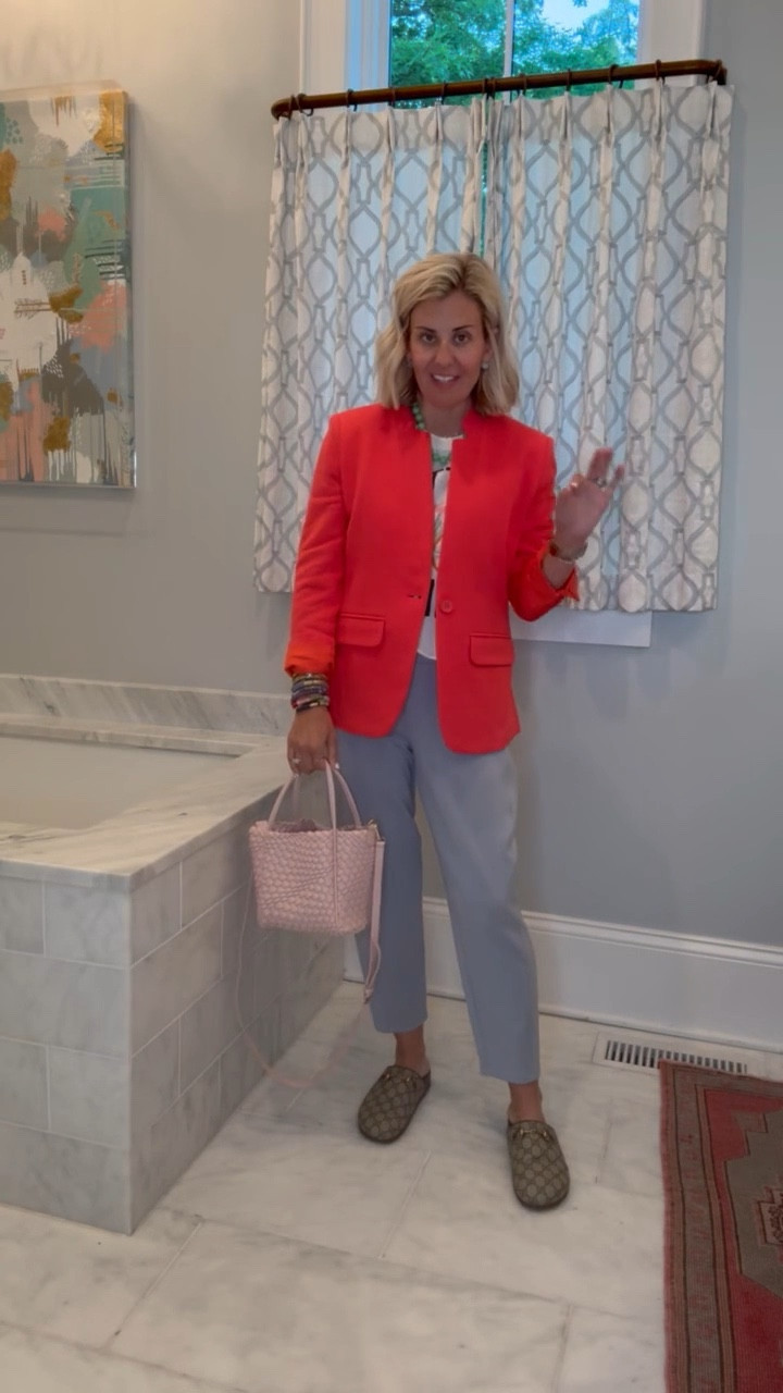Such a fun way to style your Spanx air essentials barrel pants. Grab a fun graphic tee & this knit blazer and it’s a yes look!
Tee - xs
Blazer - small
Pants - small petite 
Shoes - 38

#LTKgrwm #LTKmomlife #LTKootd