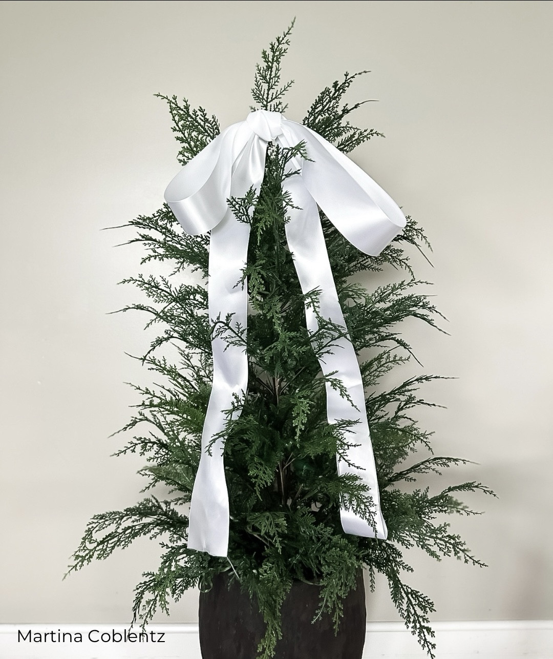 Simple bow ideas for the viral cypress trees. 

•Christmas •Christmas 2024 •Christmas decor •holidays •bows •coquette •girly •neutral Christmas •bow •for her 

#LTKHome #LTKFallSale #LTKSeasonal