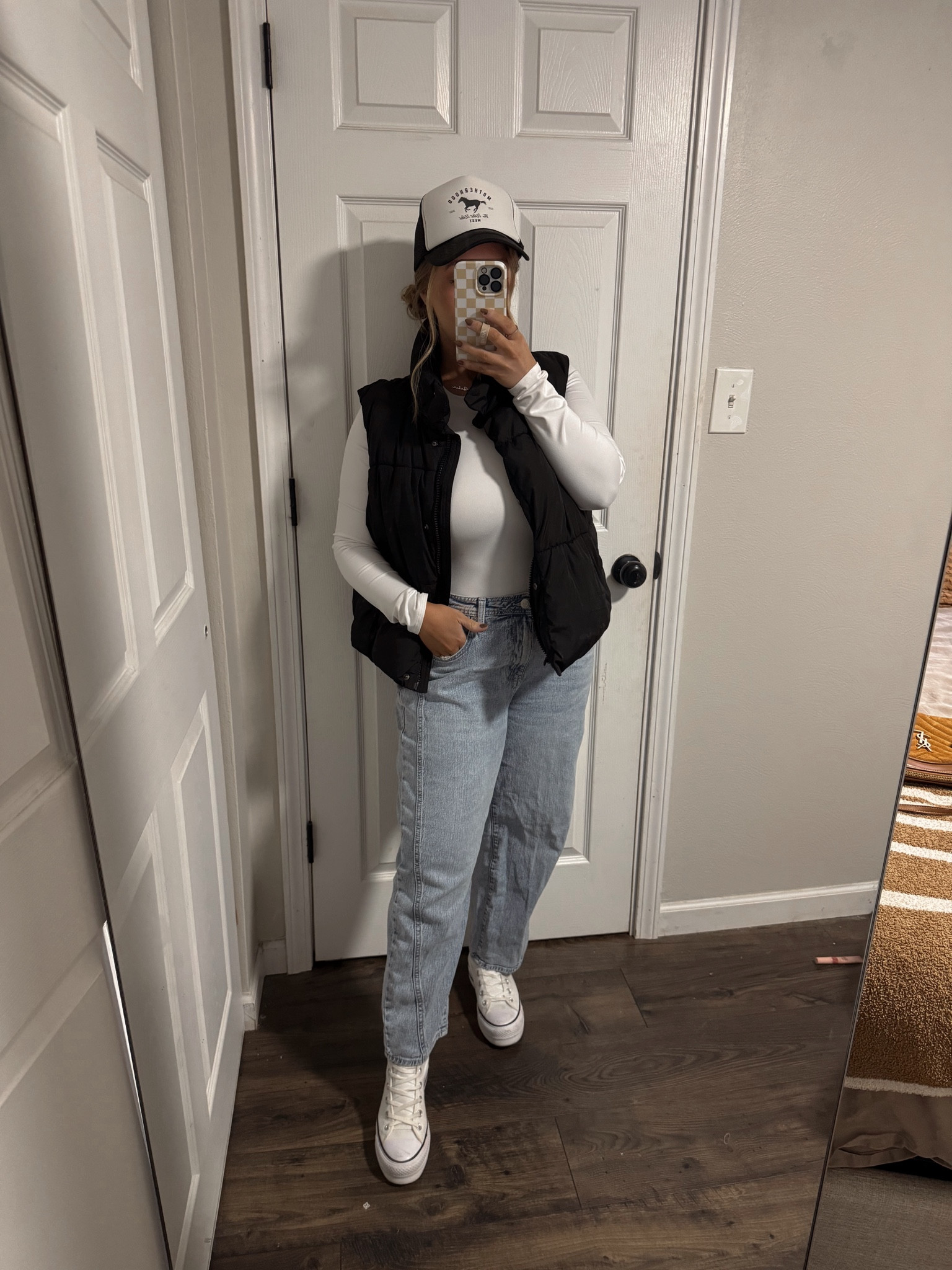 casual mom outfit 🖤 //xo 

Walmart, old navy, converse 

#LTKWatchNow #LTKFindsUnder50 #LTKMidsize
