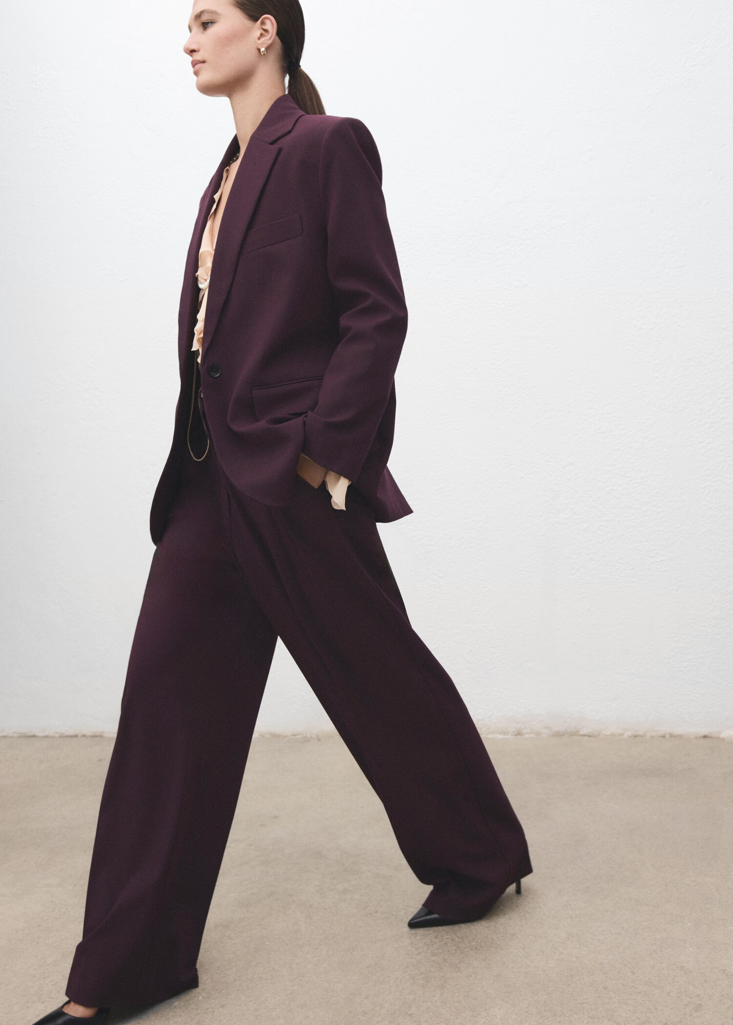 Wide leg mid-rise pleated trousers | Mango (US/MX/AU)