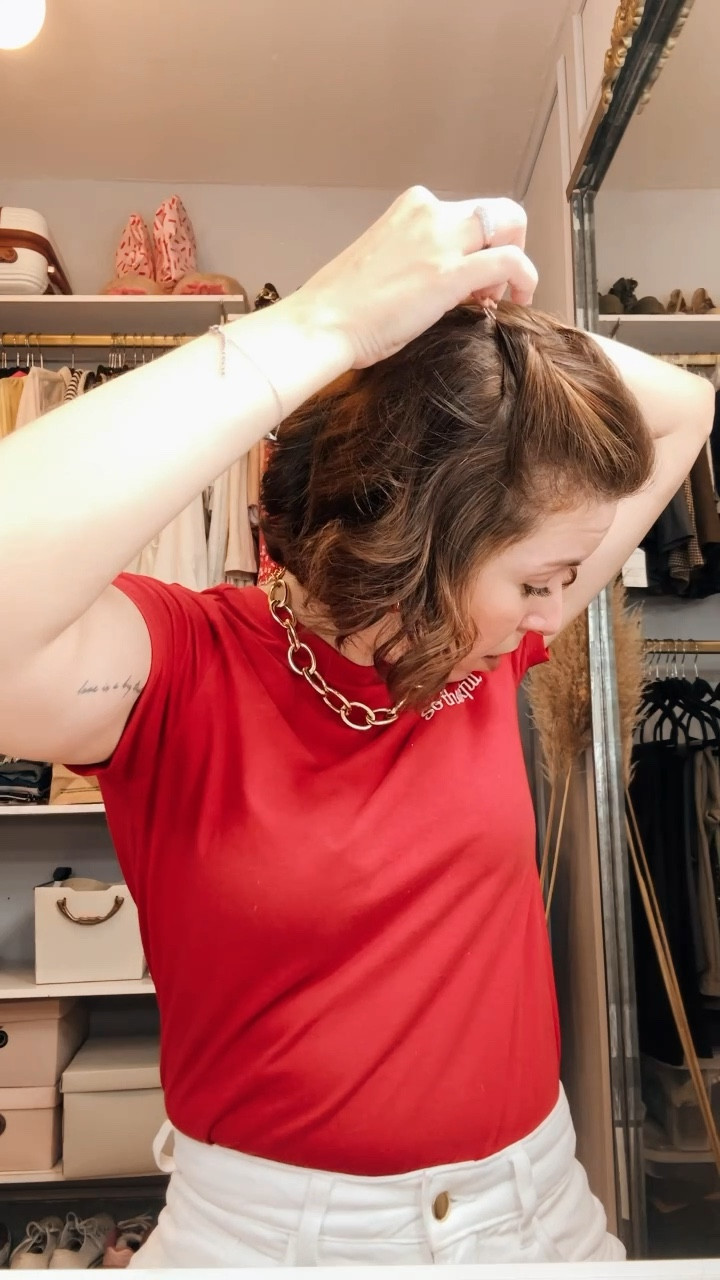 Penteado fácil para cabelos curtos

#LTKparties #LTKHoliday #LTKbeauty