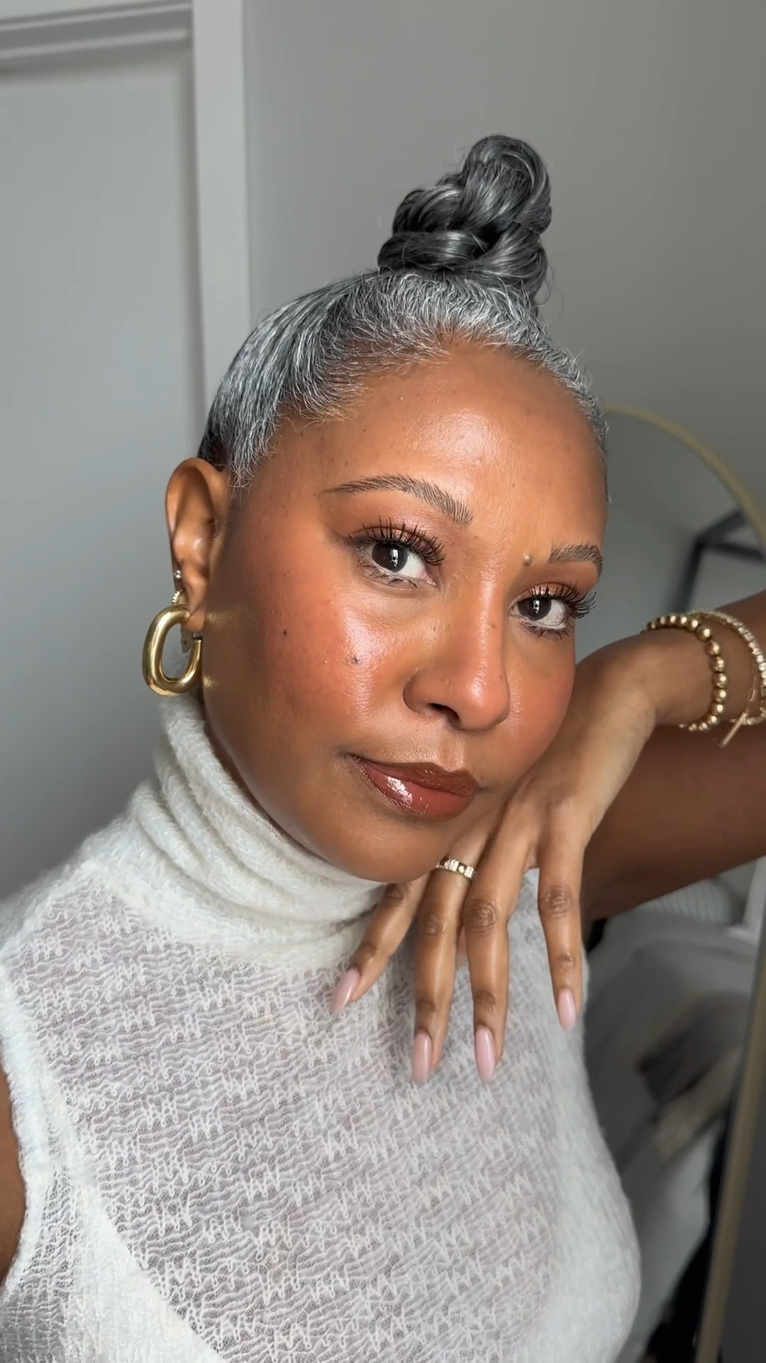 Special delivery💌 Trying out some new goodies 🫶🏽

@kosas 
@freck 
@lisaeldridgemakeup 
@sweedbeauty 
@nudestix 
@lawless 
💌

💌
#makeupoftheday 
#newmakeup 
#effortlessstyle 
#naturalhair 
#over40 
#topknot