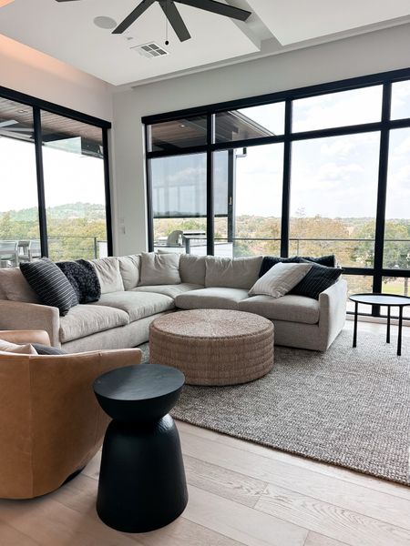 modern living room design
Neutral furniture