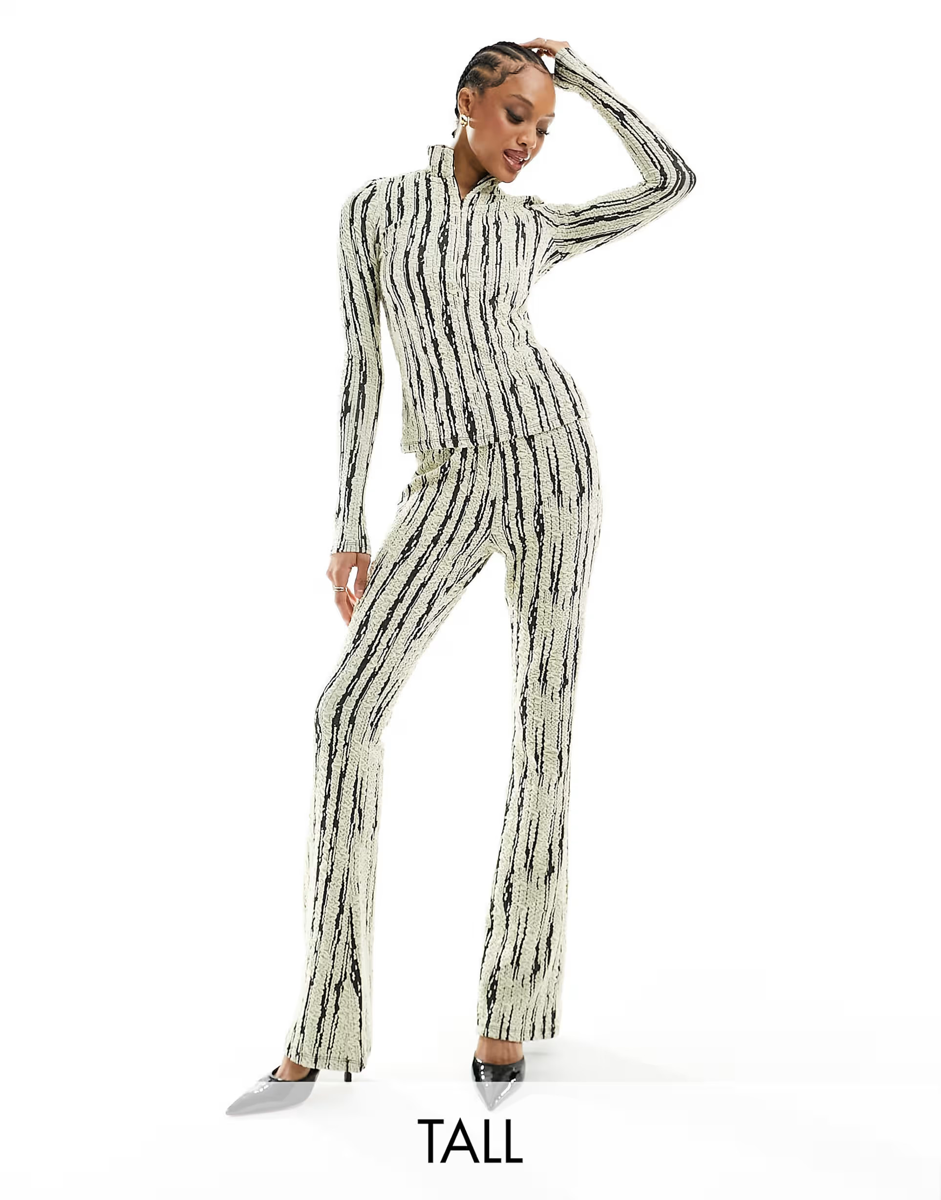 Vero Moda Tall - Co-ord set van top met rits aan de voorkant en flare-broek in monochroom met tex... | ASOS (Global)