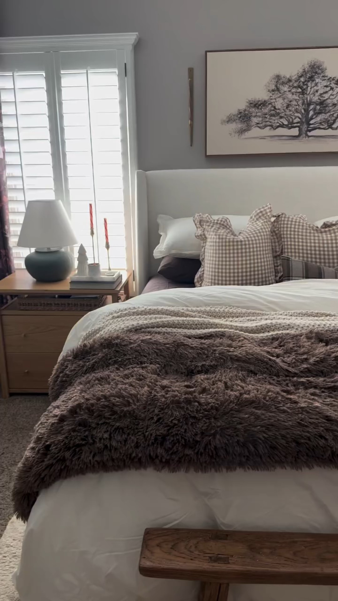 Happy Friday! Sharing my most favorite Black Friday deal with you all today! 
One of a kind pieces from @rareearthmercantile are 25% off so you can gift one and keep one for yourself. I love the onyx bowl and tray because not only are they beautiful but they’re also multi functional which is what I look for when decorating. 

@rareearthmercantile has so many beautiful pieces from bookends to wine coolers.
Check it out for yourself with the link in stories and my bio! 

#oneofakindgifts #giftingseason #naturalhomedecor