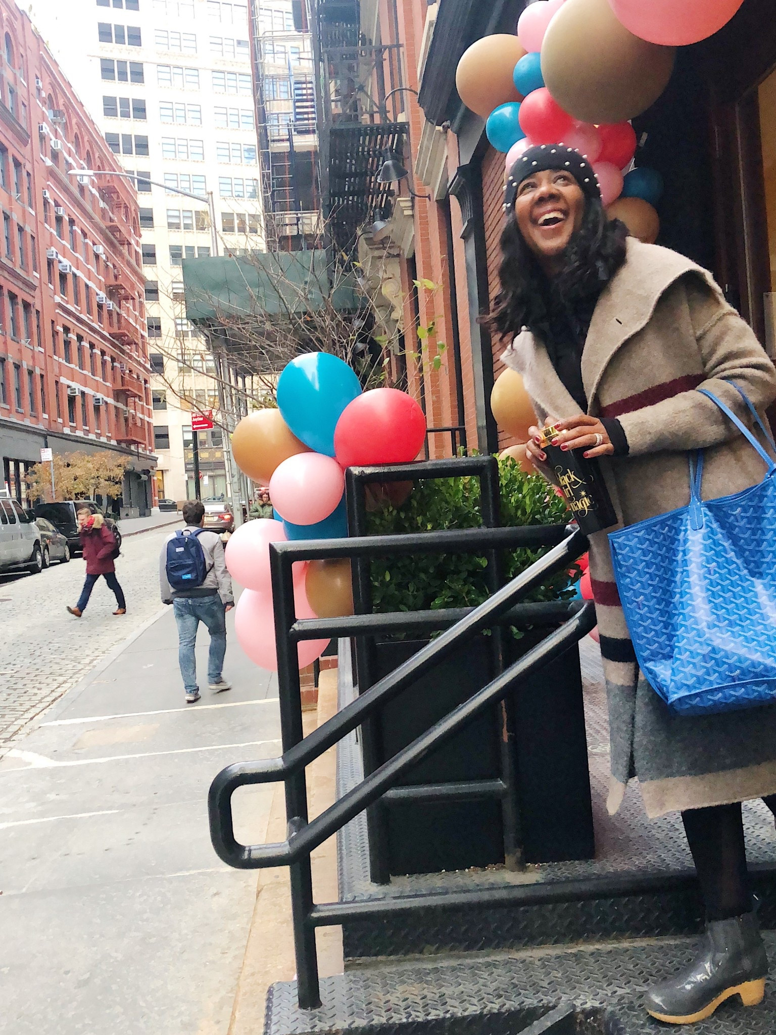 She believed she could, so she got a venti latté in a pretty mug from #EffiesPaper and then she did ✨☕




#LTKdayinmylife #LTKstorytime #LTKOver40