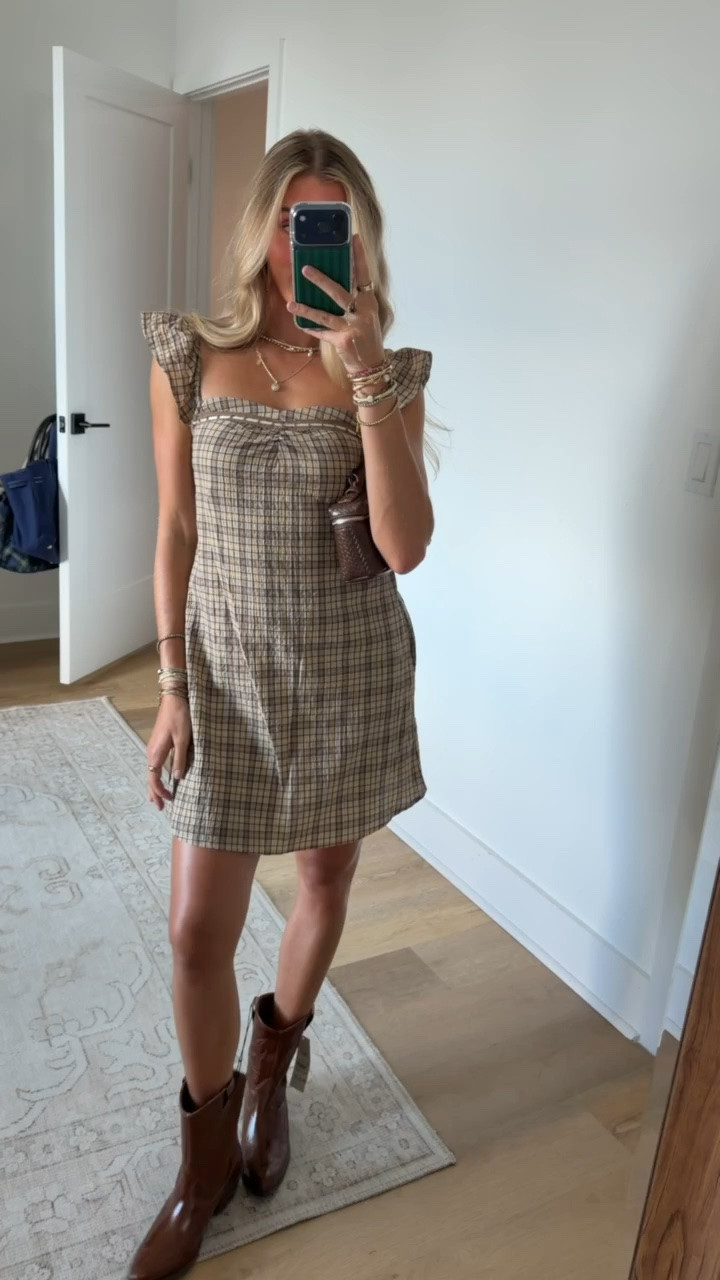 Walmart size XXS Dress code: picnic chic. No Boundaries Plaid Picnic Mini Dress helps make every outing feel a little sweeter, whether you’re wandering the farmers market or basking in the sun on a nice day out. Flutter sleeves help keep things light, crochet lace adds a romantic touch, and side pockets help hold your must-haves from sunrise to sunset. The plaid dress that’ll have you saying yes to every outdoor plan, pair it with flats to your go-to cowboy boots for a style that says sunshine. Only at Walmart.