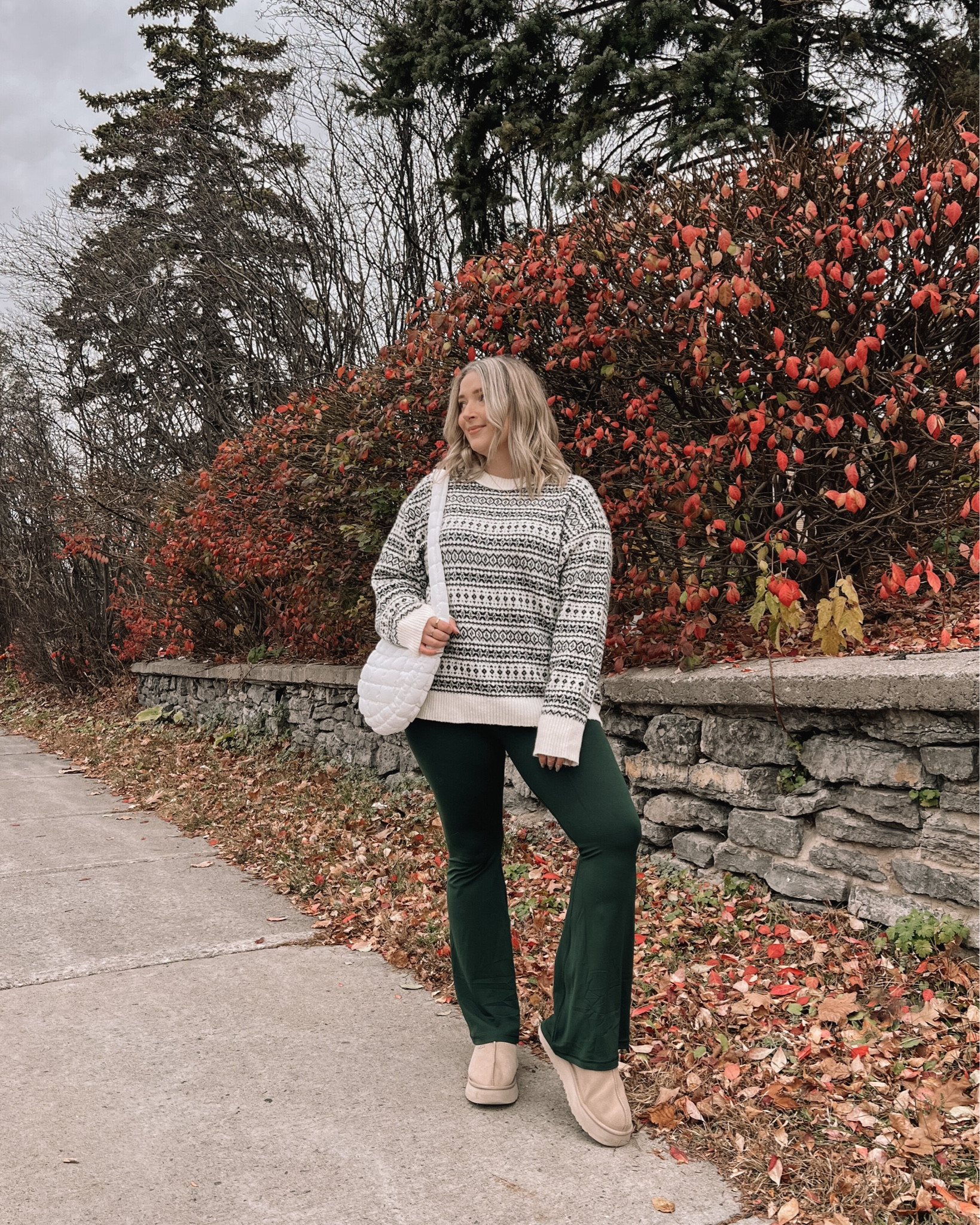 Casual festive outfit on sale!! Sized up to XL in the fair isle sweater for an oversized fit, wearing my usual size L in the dark green flare leggings. Ugg Tazz platforms are so comfy, I’m usually a 9.5-10 in shoes and wear a 10 in these, also linked look for less! Puffer bag is an Amazon find!


#LTKwinter #LTKsale #LTKmidsize