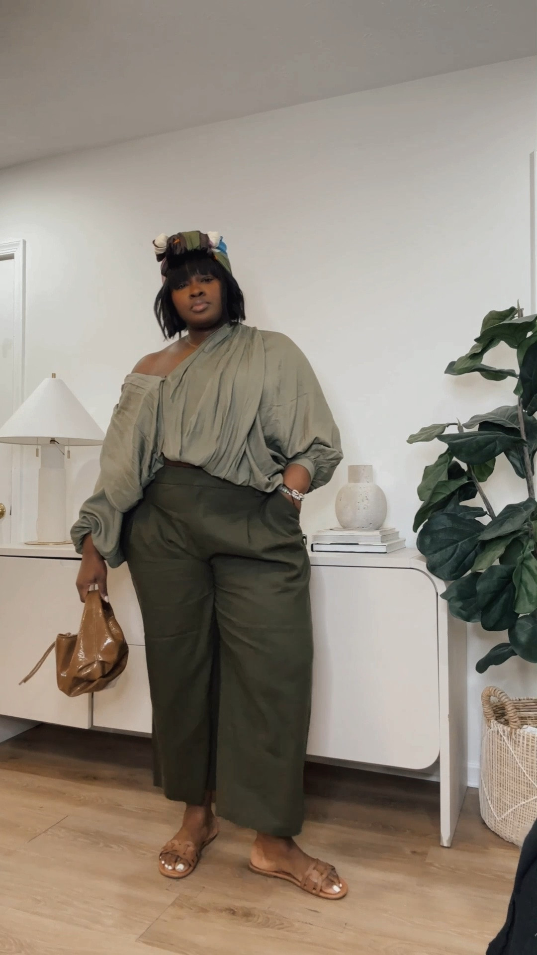 Babe… this is your reminder that a “matching set” doesn’t actually have to come together 👀


I literally pulled two similar tones from my closet, repurposed a jacket as a top, and styled it intentionally.

That’s the difference between an outfit feeling basic vs styled:
✨ texture
✨ shape
✨ accessorie
Wearing xl in jacket 20 in pants I should’ve gotten my true size 18+ ￼

#LTKgrwm #LTKootd #LTKSeasonal