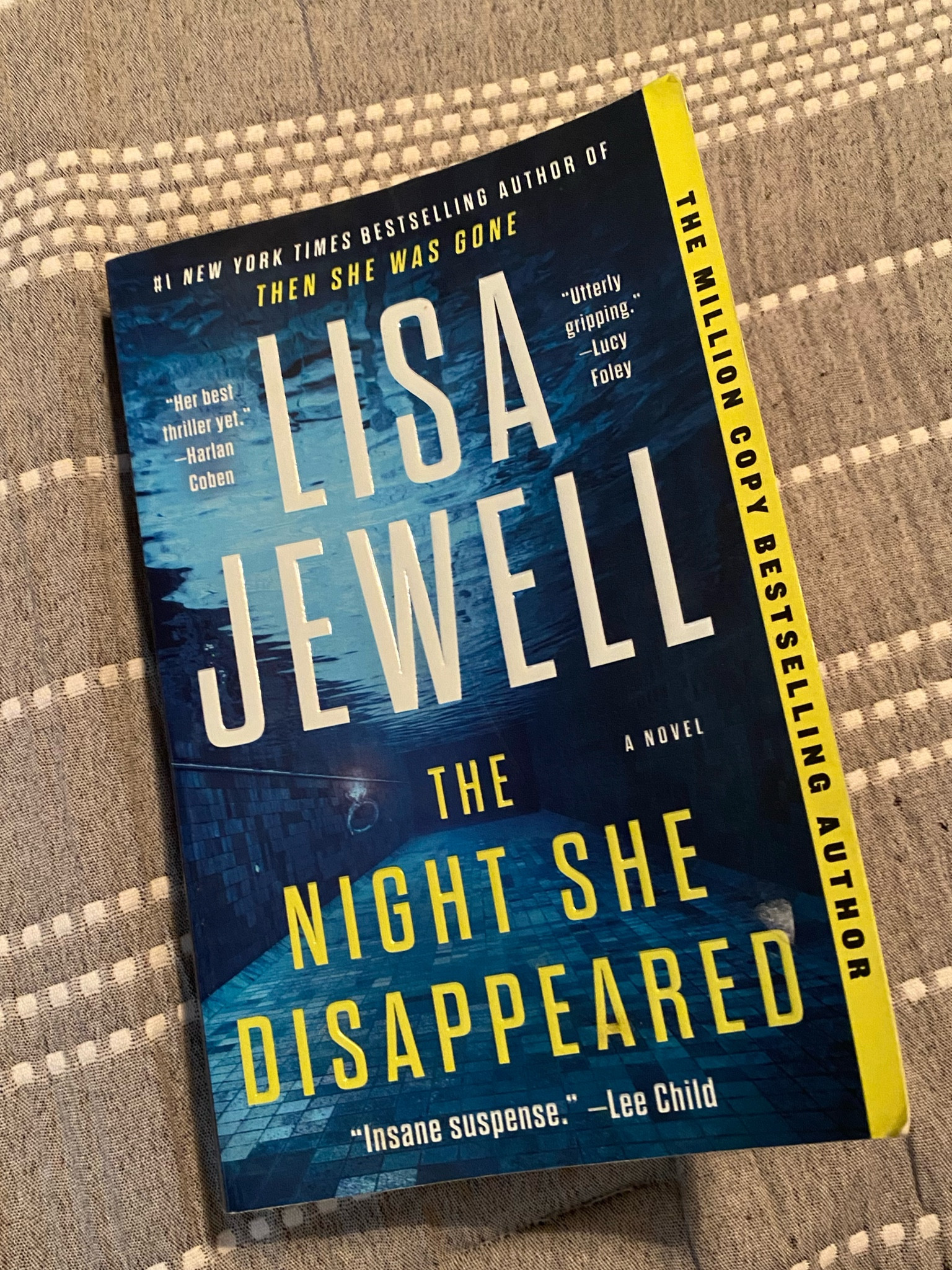 First thriller read of spooky season. 4.5/5 stars!
Book club. Read with me  