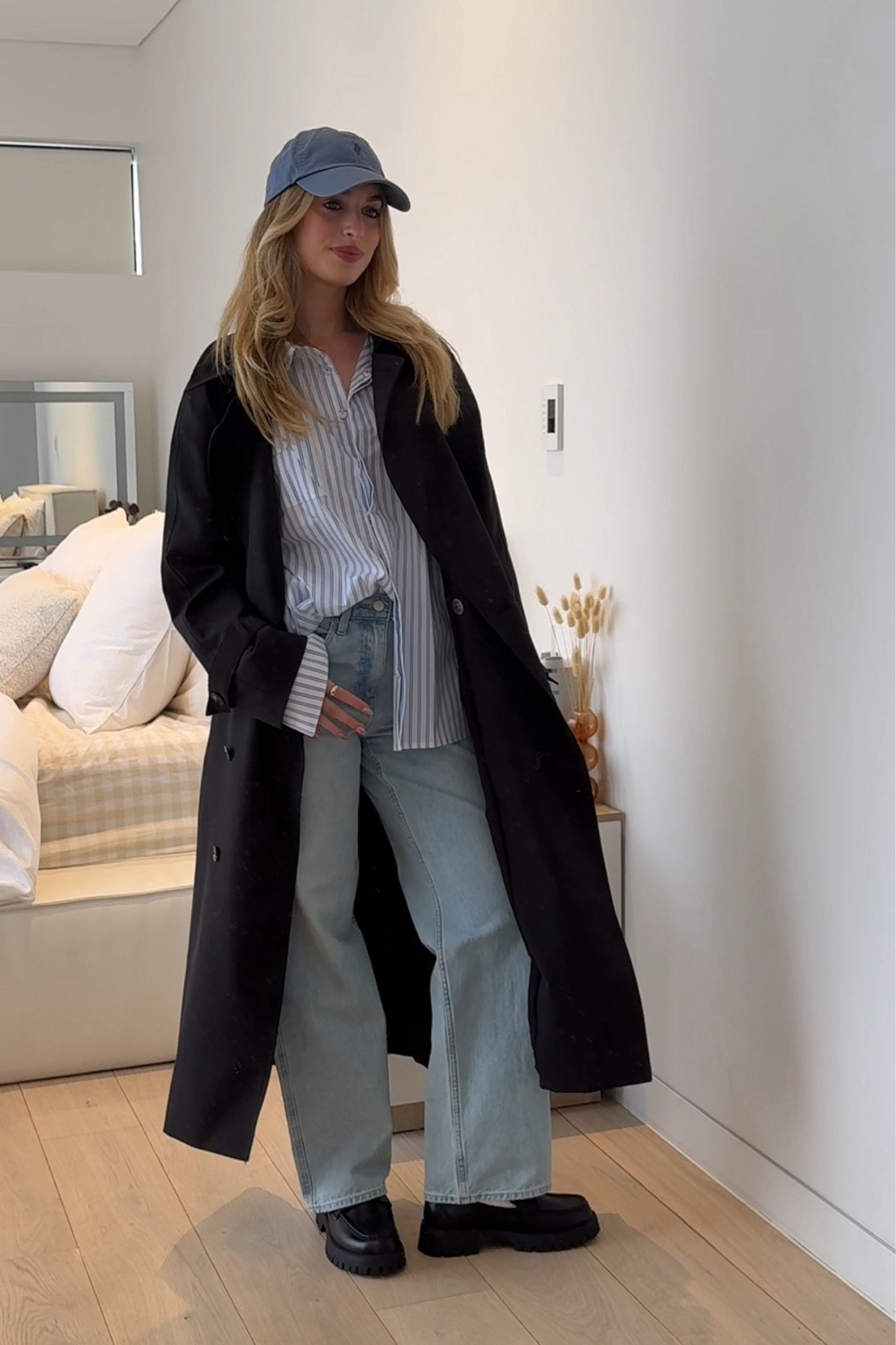 Top is princess polly but I can’t seem to find on the site, coat is old H&M and bag is vintage Gucci but I’ve linked similar alternatives for you guys to create this look🫶🏼🩵

#LTKaustralia #LTKSeasonal #LTKitbag