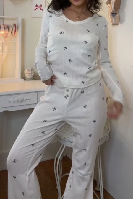 the PERFECT bow holiday pajamas Sale

#LTKGiftGuide #LTKHoliday #LTKHolidaySale