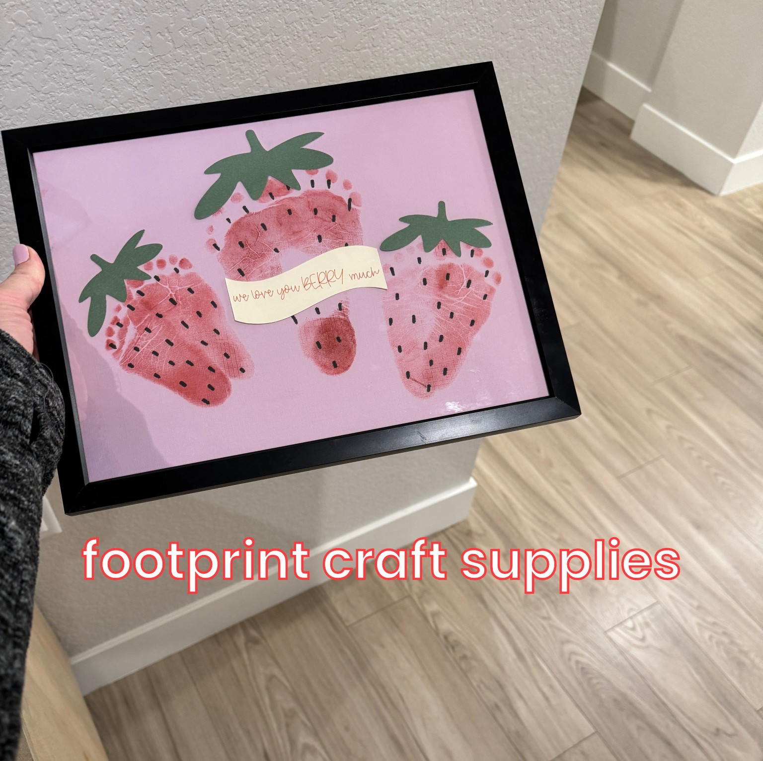 stop using paint to make your kids’ footprints! Use ink instead: way less messy and it makes a cleaner print too!