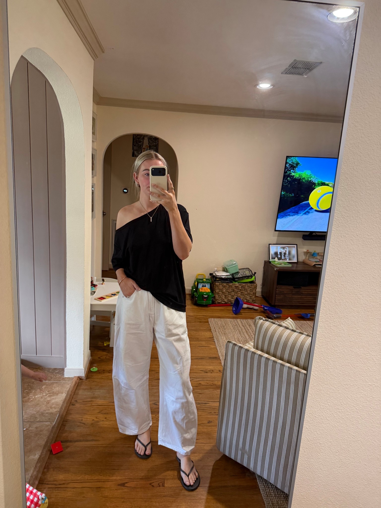Straight out of the package try on and I LOVE!! I’m loving this oversized baggy look for a on the go momma. Plus it’s on sale right now with the Spring Sale event! 

#LTKSaleAlert #LTKmomlife #LTKootd