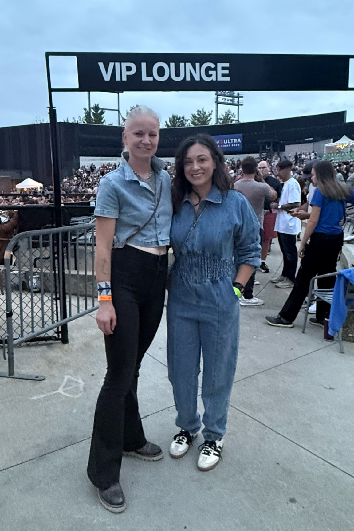 Concert outfit 

#LTKOver40 #LTKStyleTip #LTKMidsize